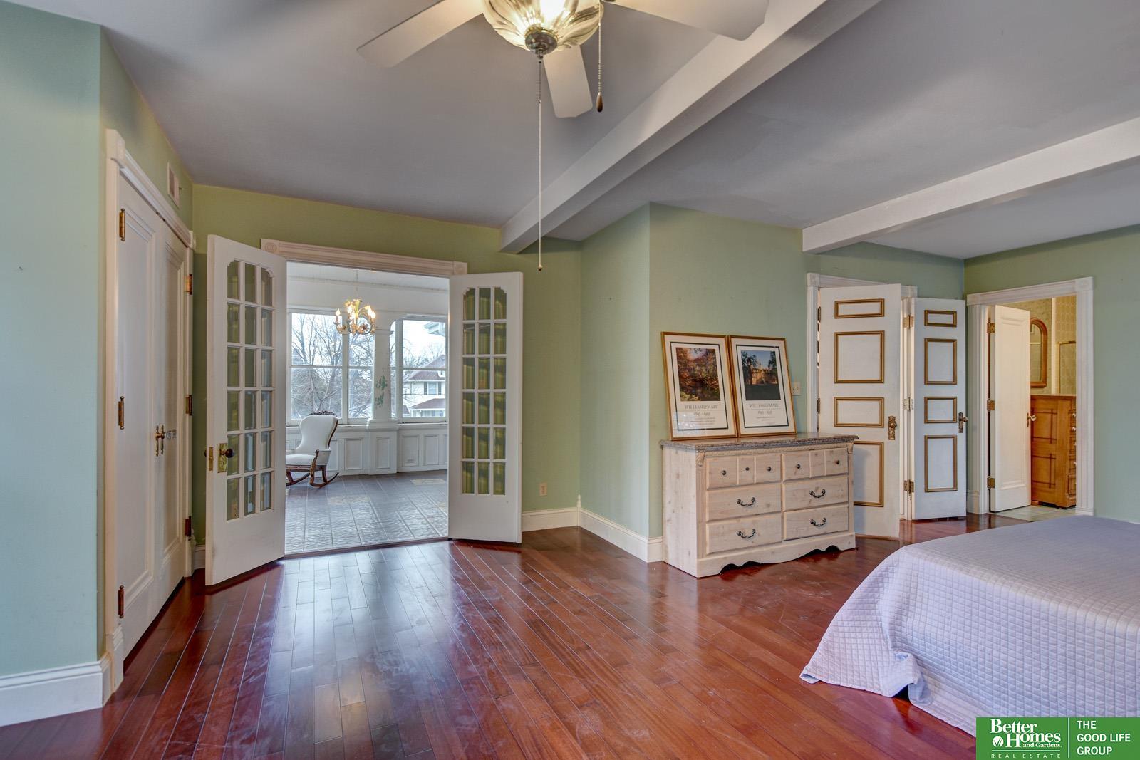 234 W 10th Street