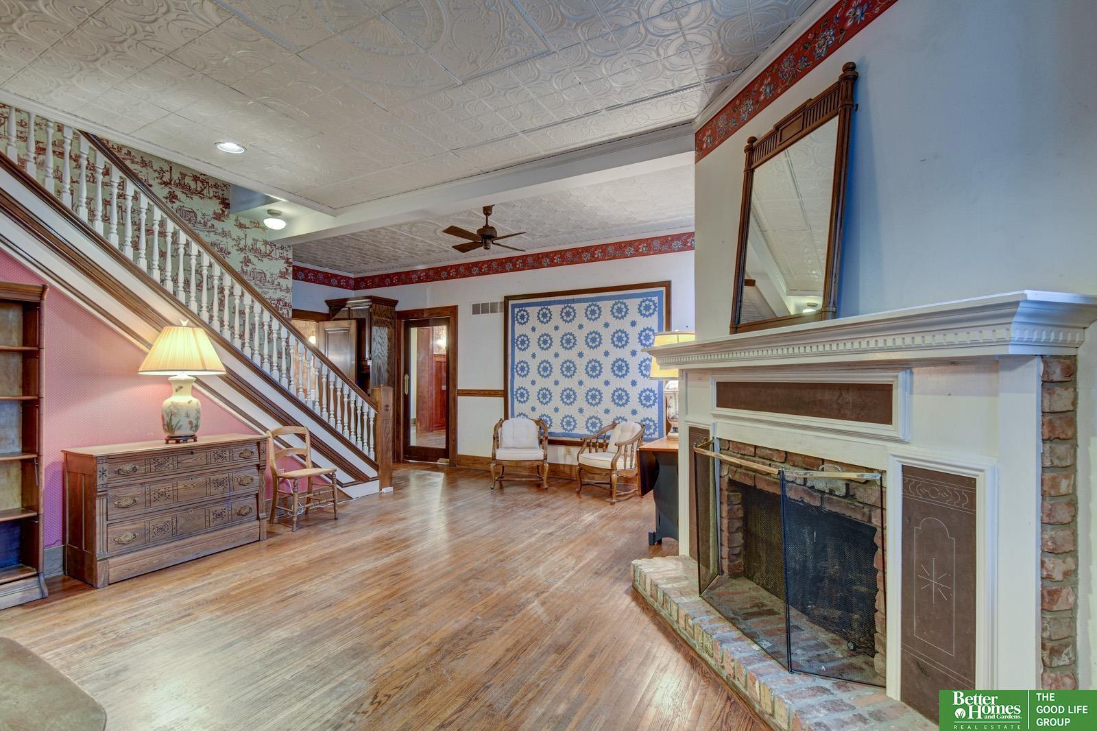 234 W 10th Street