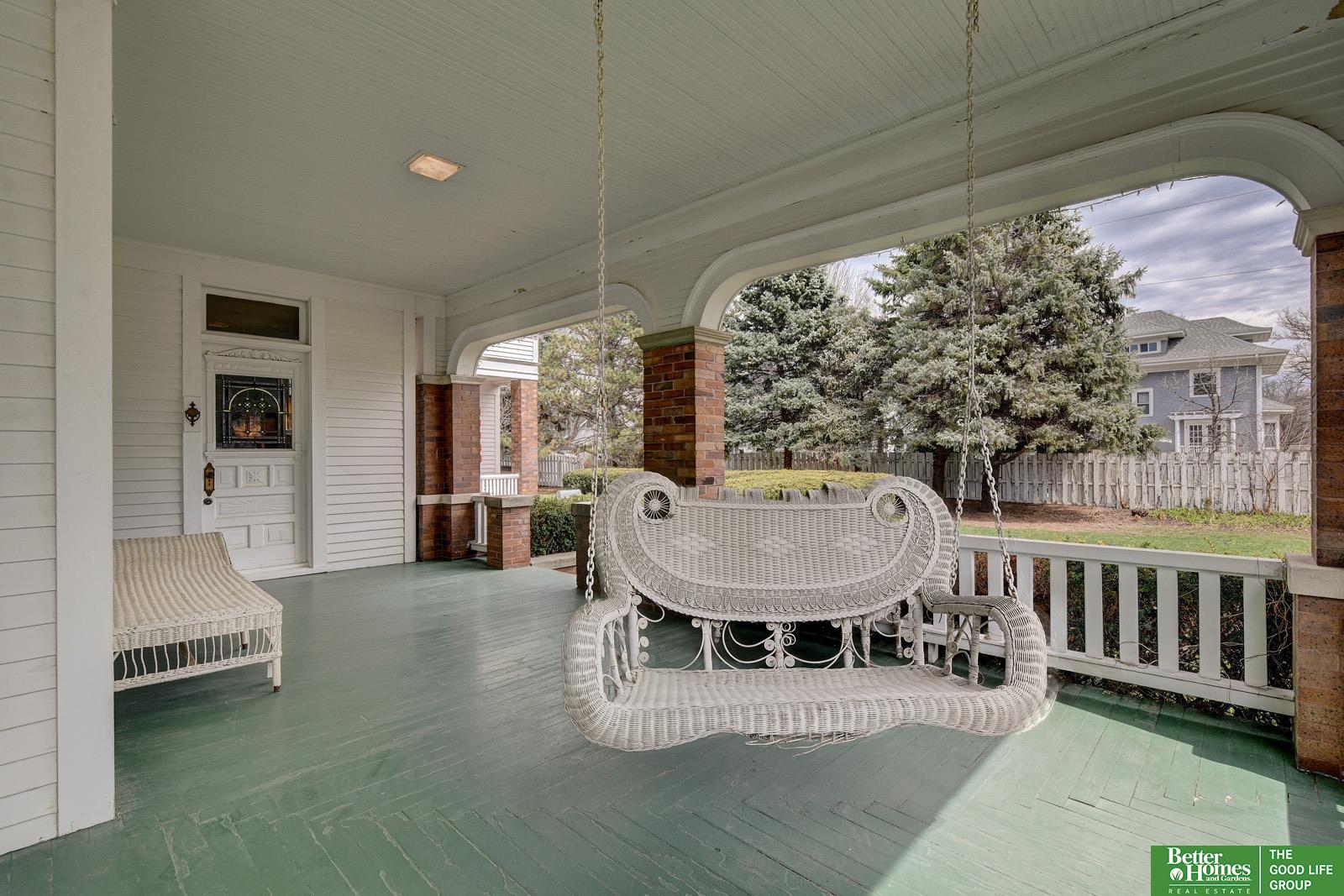 234 W 10th Street