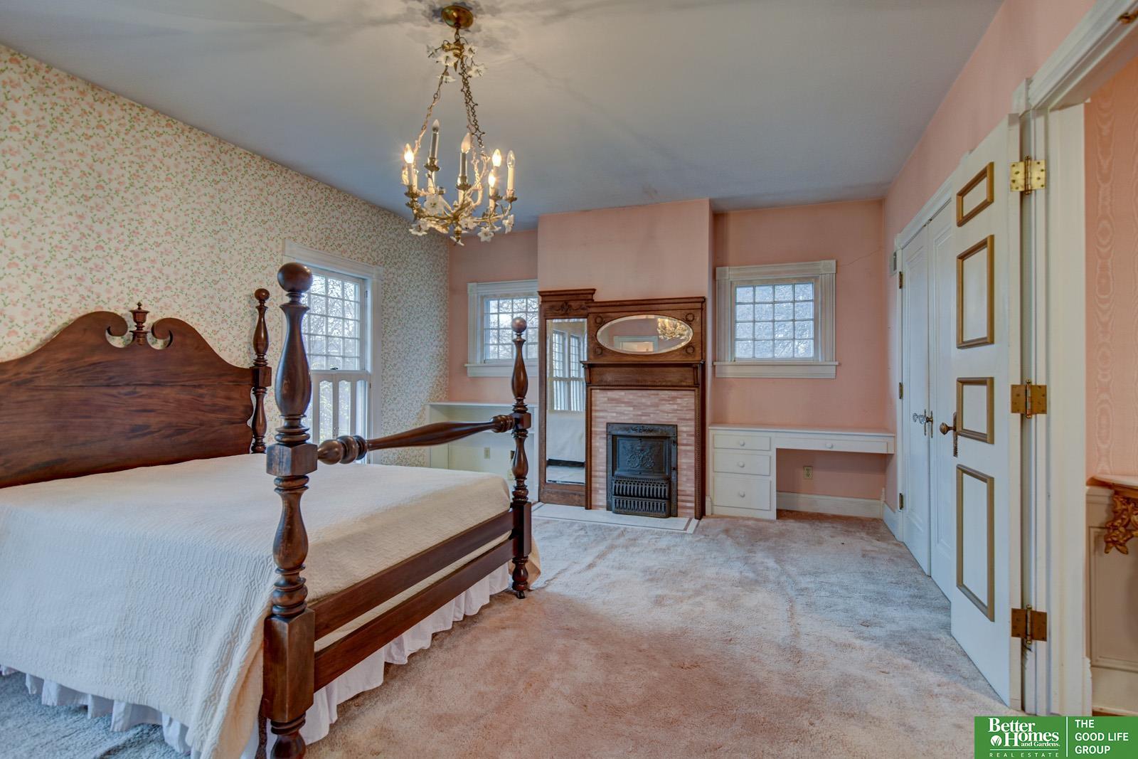 234 W 10th Street