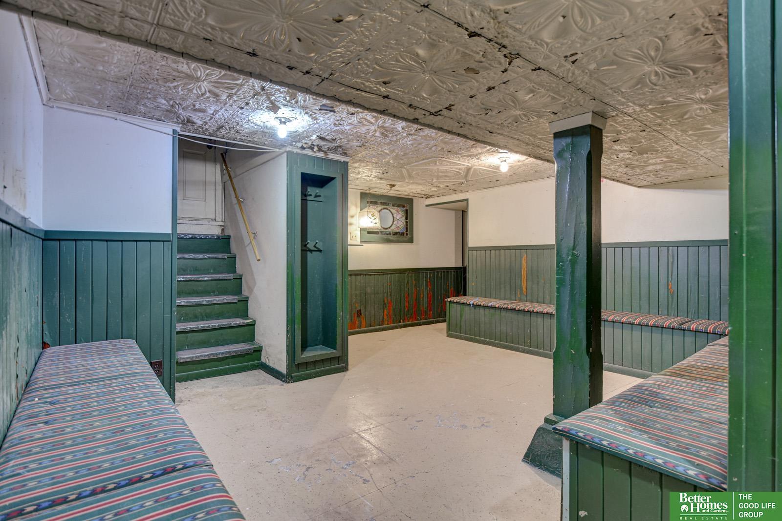 234 W 10th Street
