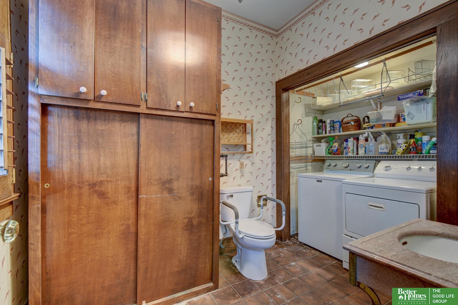 234 W 10th Street