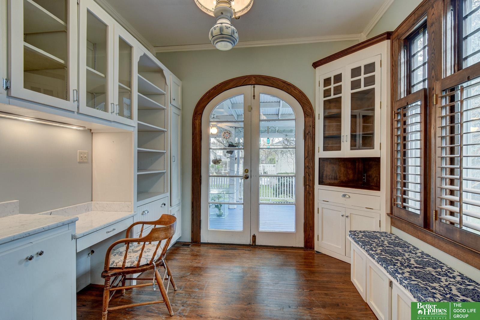 234 W 10th Street