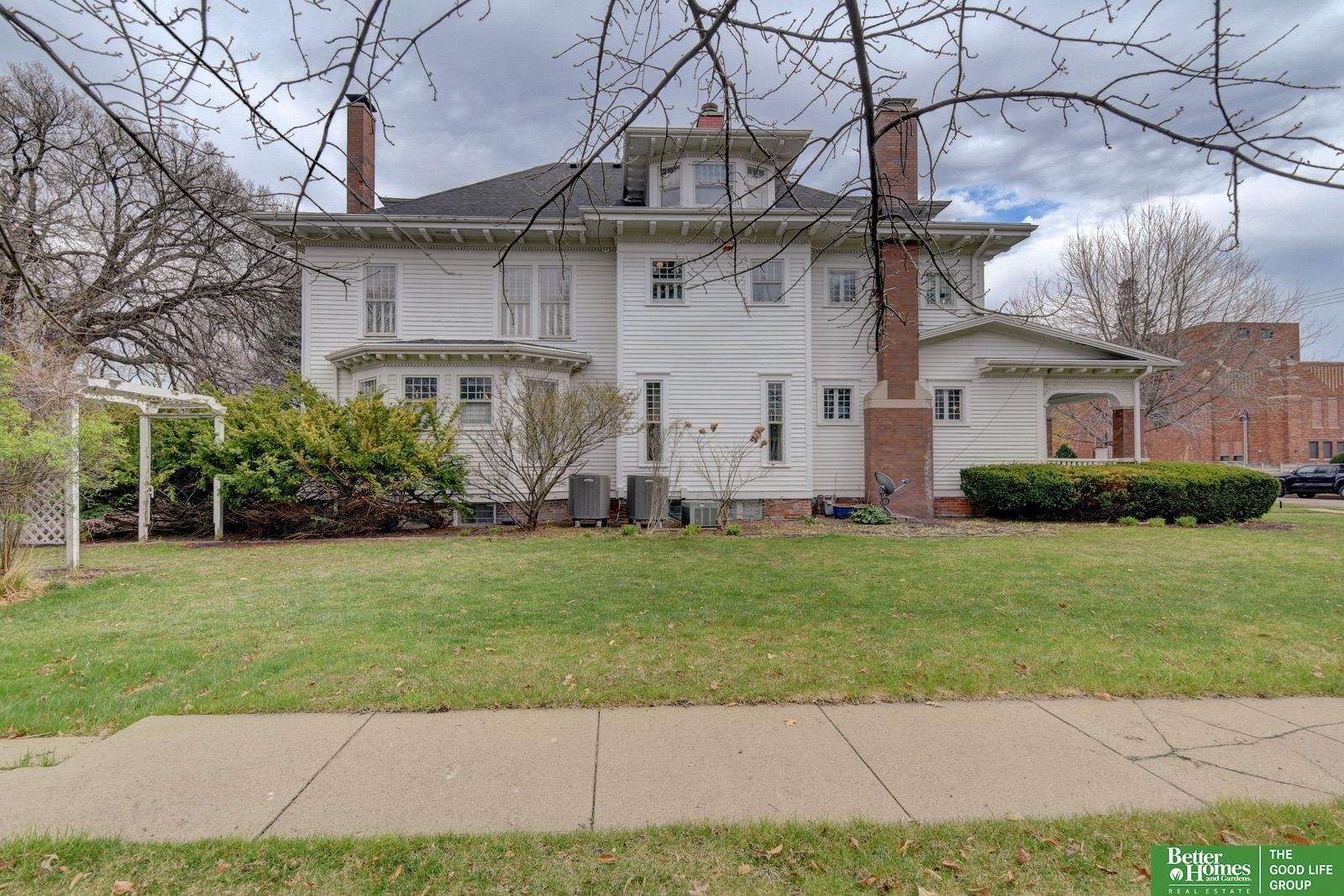234 W 10th Street