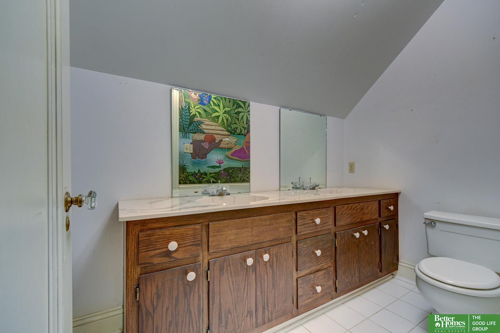234 W 10th Street