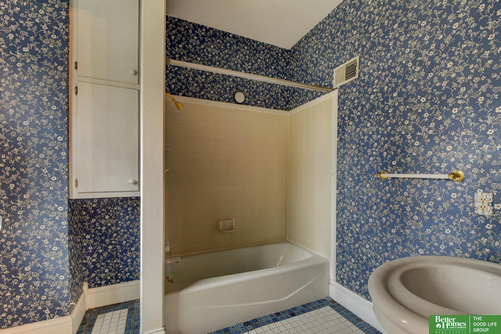 234 W 10th Street