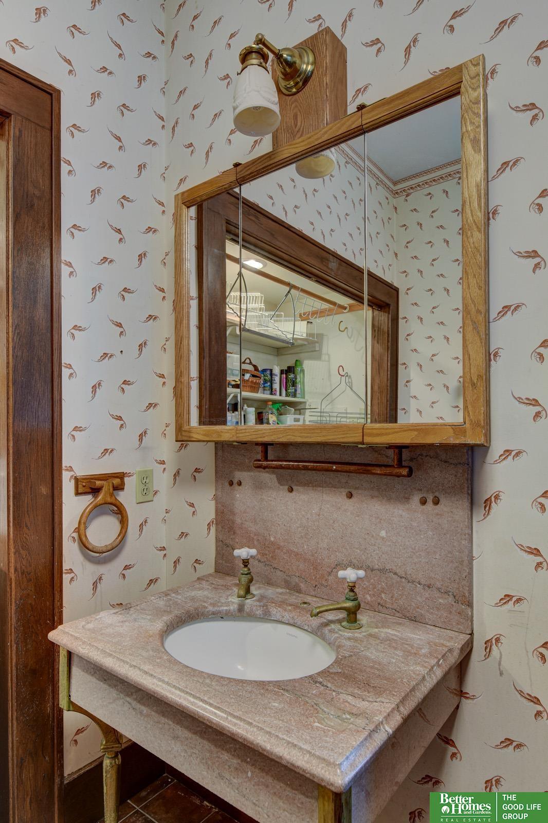 234 W 10th Street