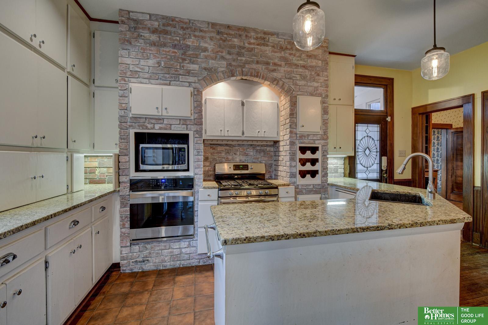 234 W 10th Street