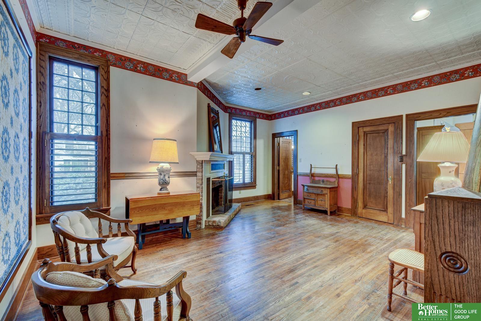 234 W 10th Street
