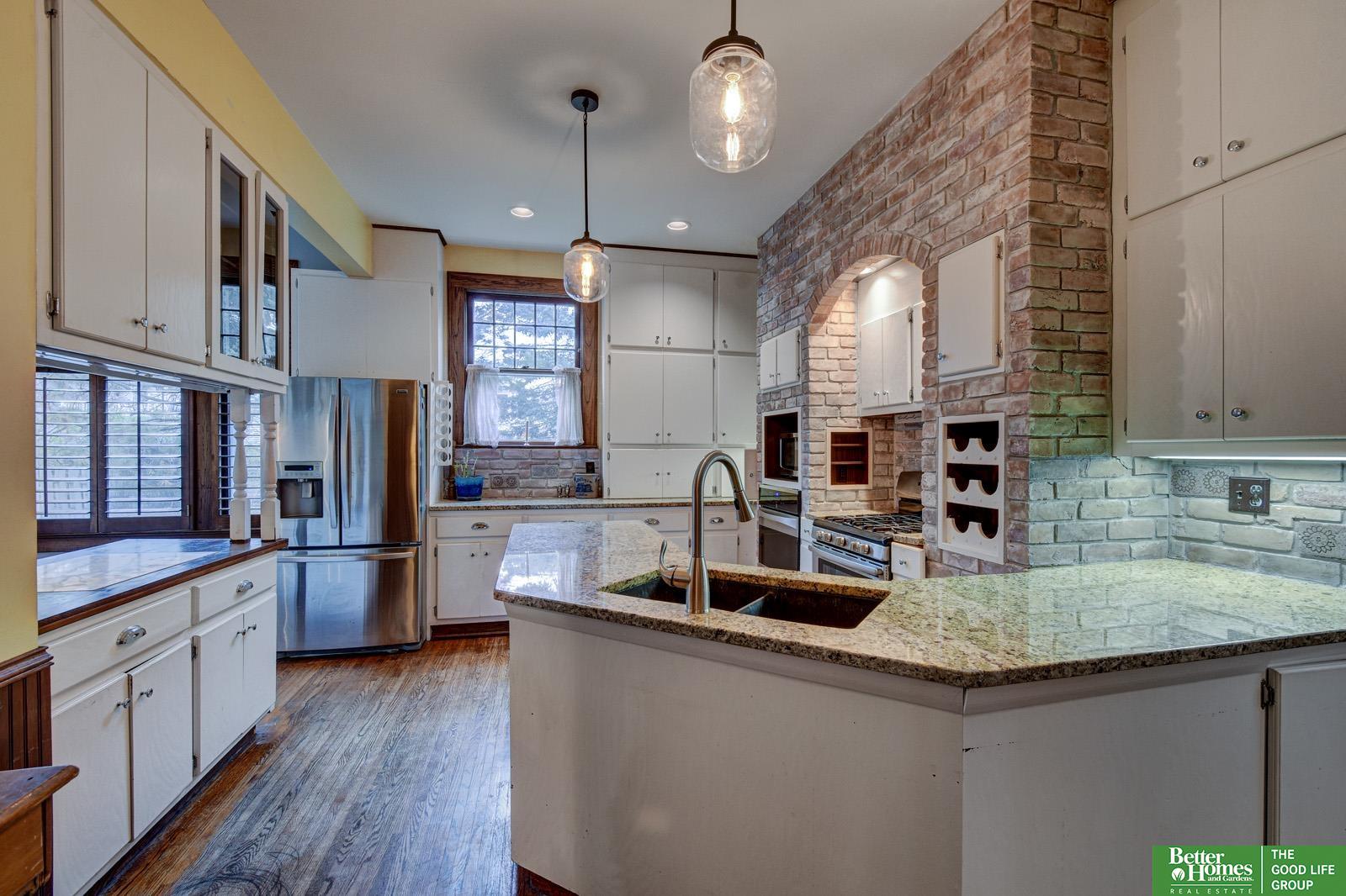 234 W 10th Street