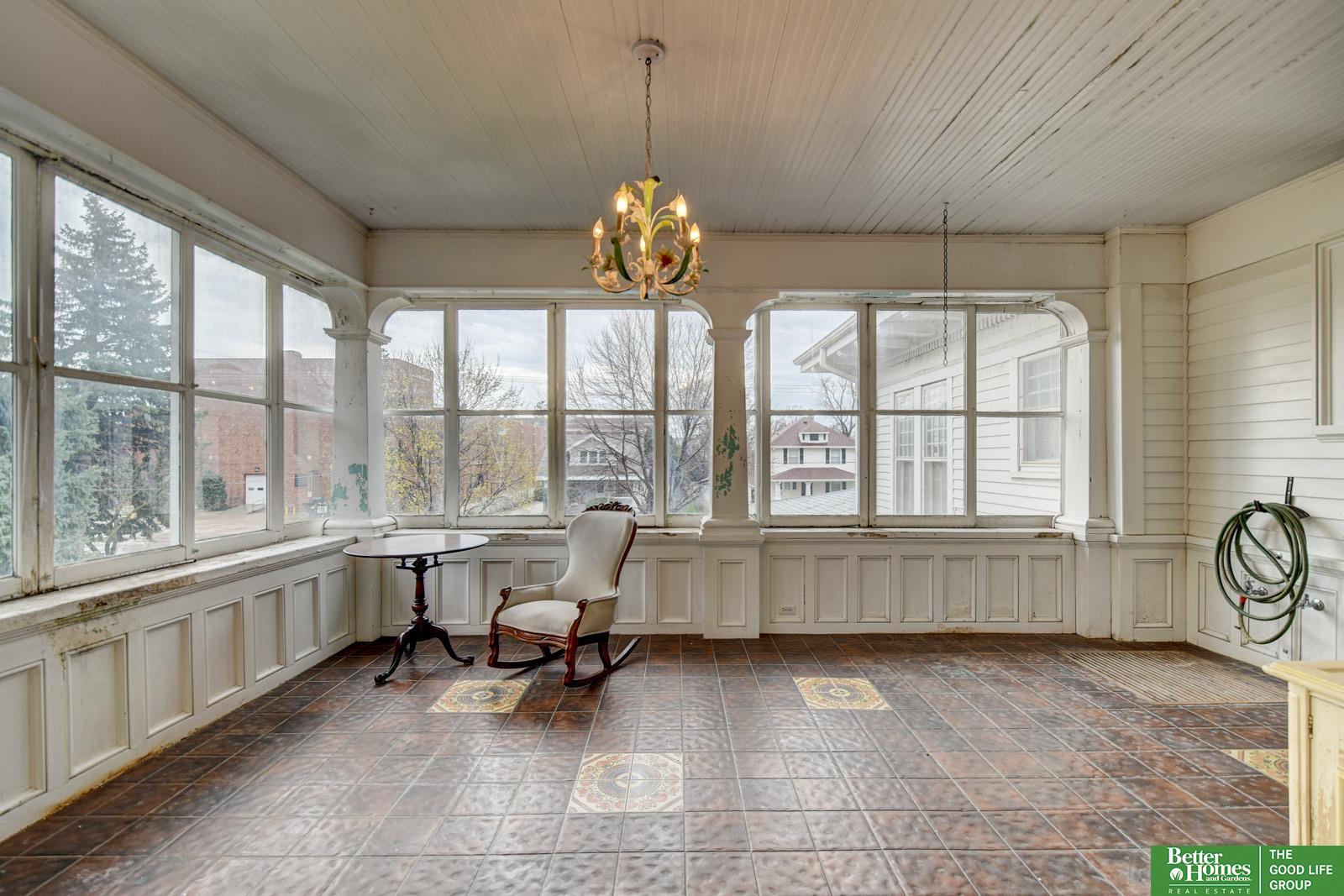 234 W 10th Street