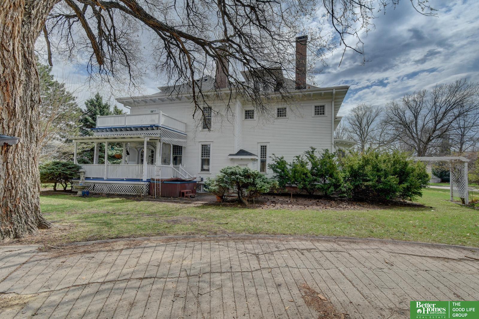 234 W 10th Street