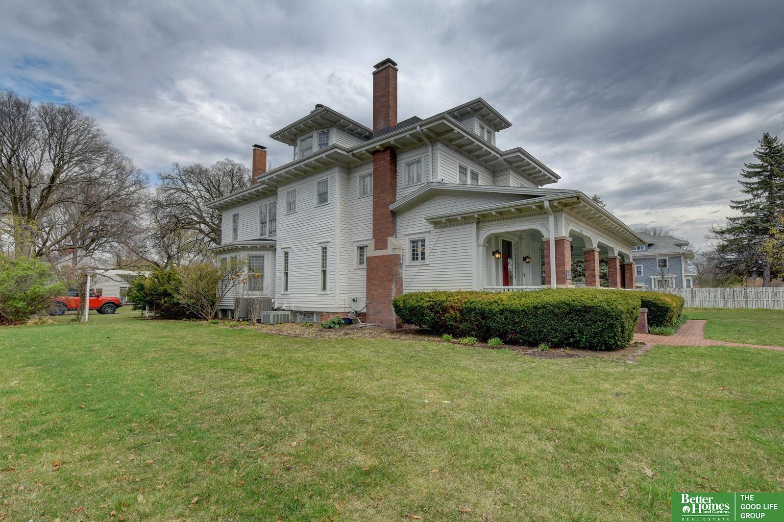 234 W 10th Street