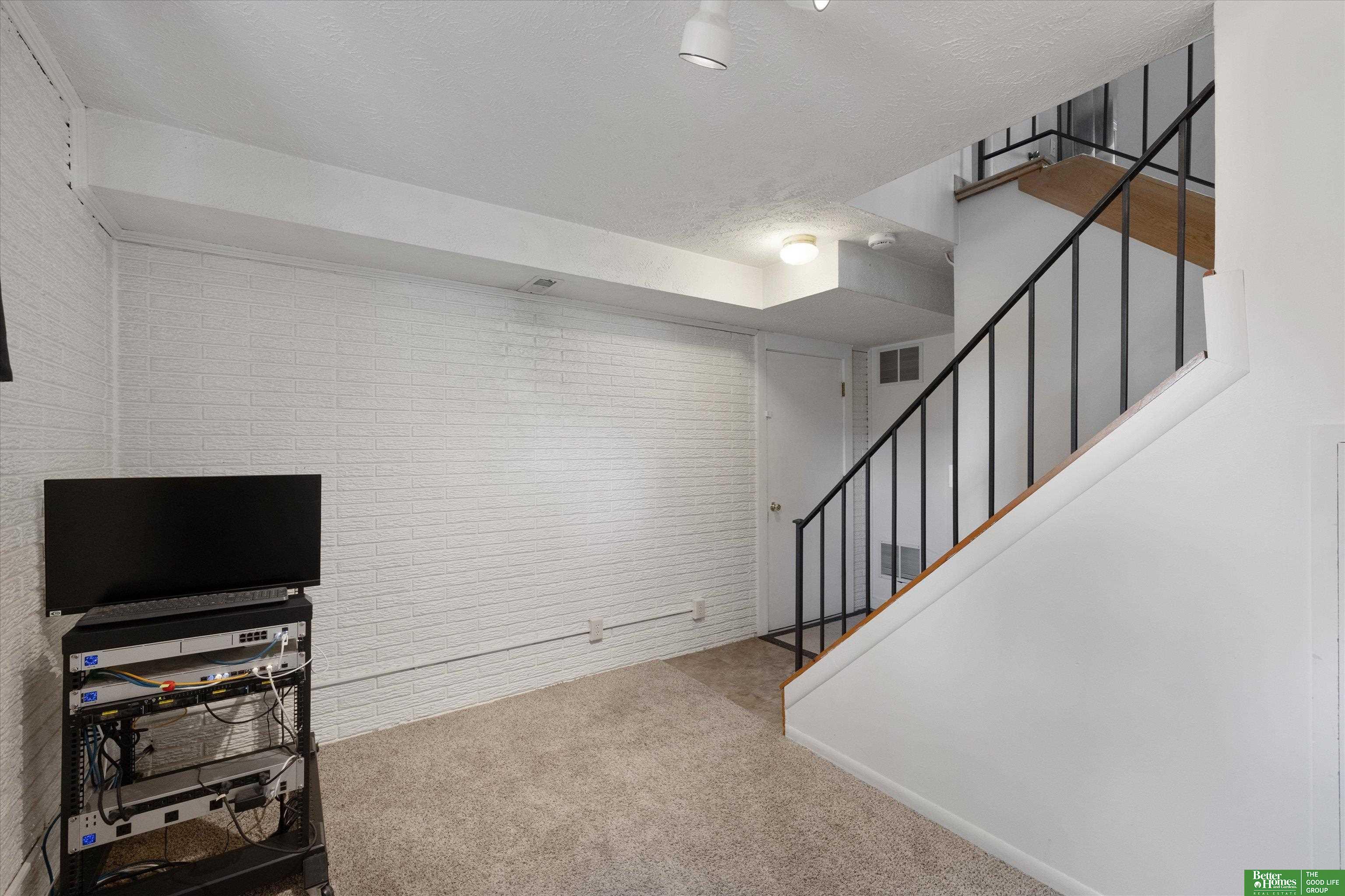 8480 Lakeview Drive