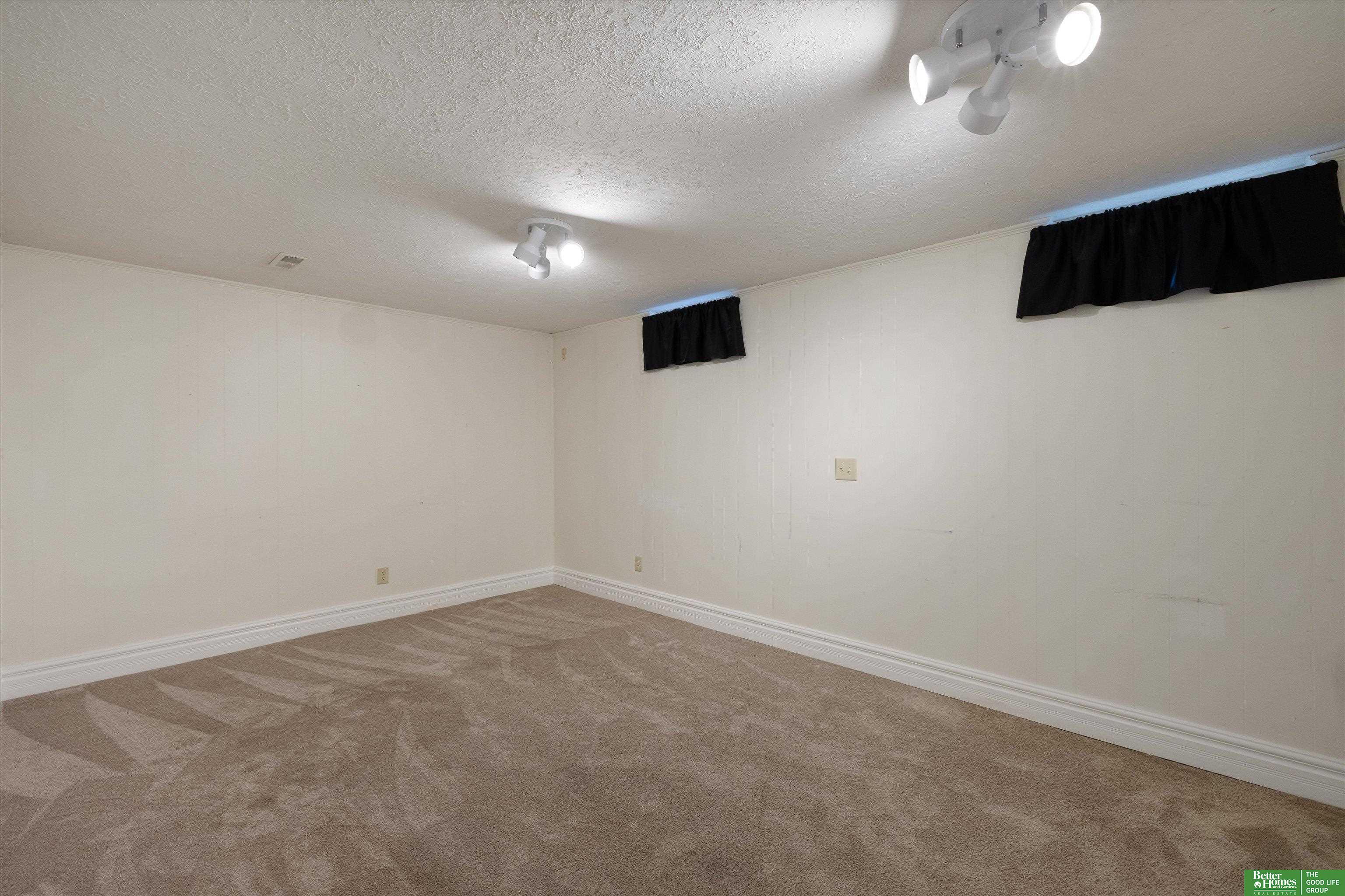 8480 Lakeview Drive