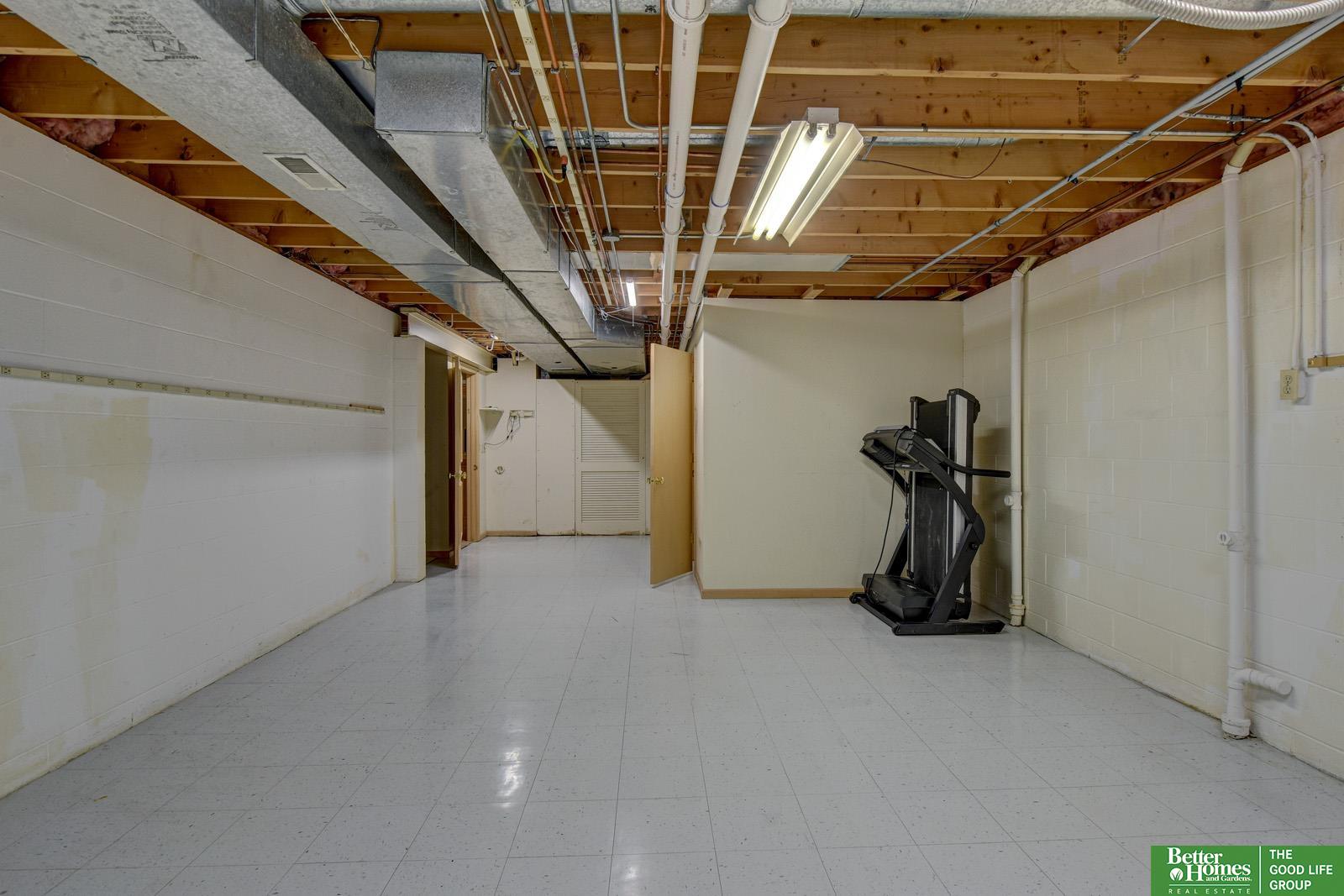 8914 Douglas Court
