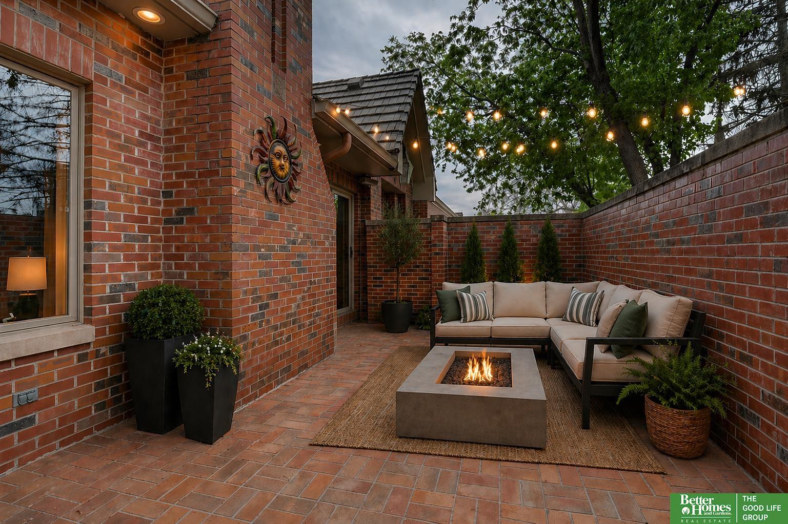 8914 Douglas Court