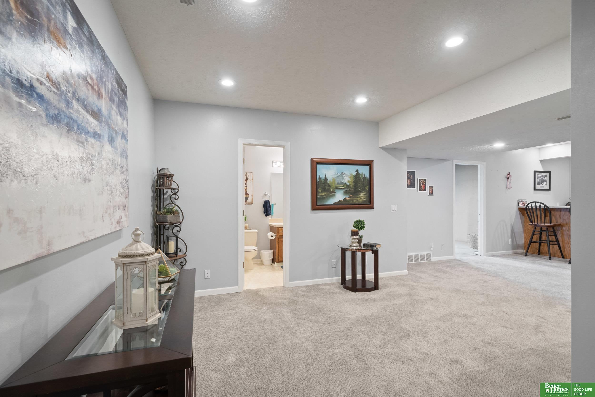 16827 O Circle