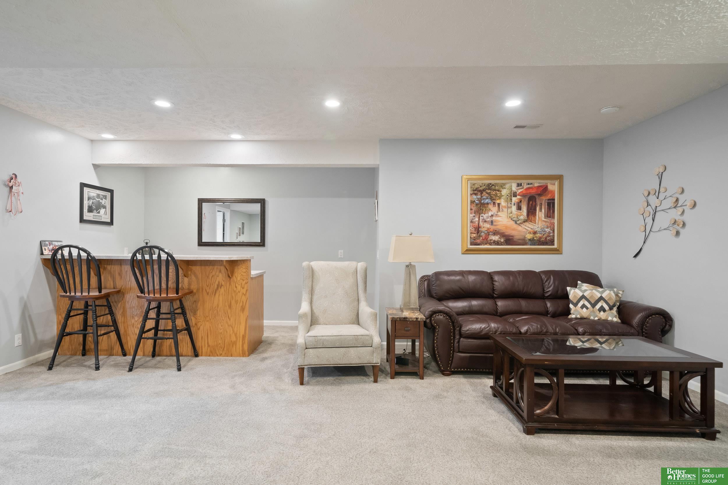 16827 O Circle