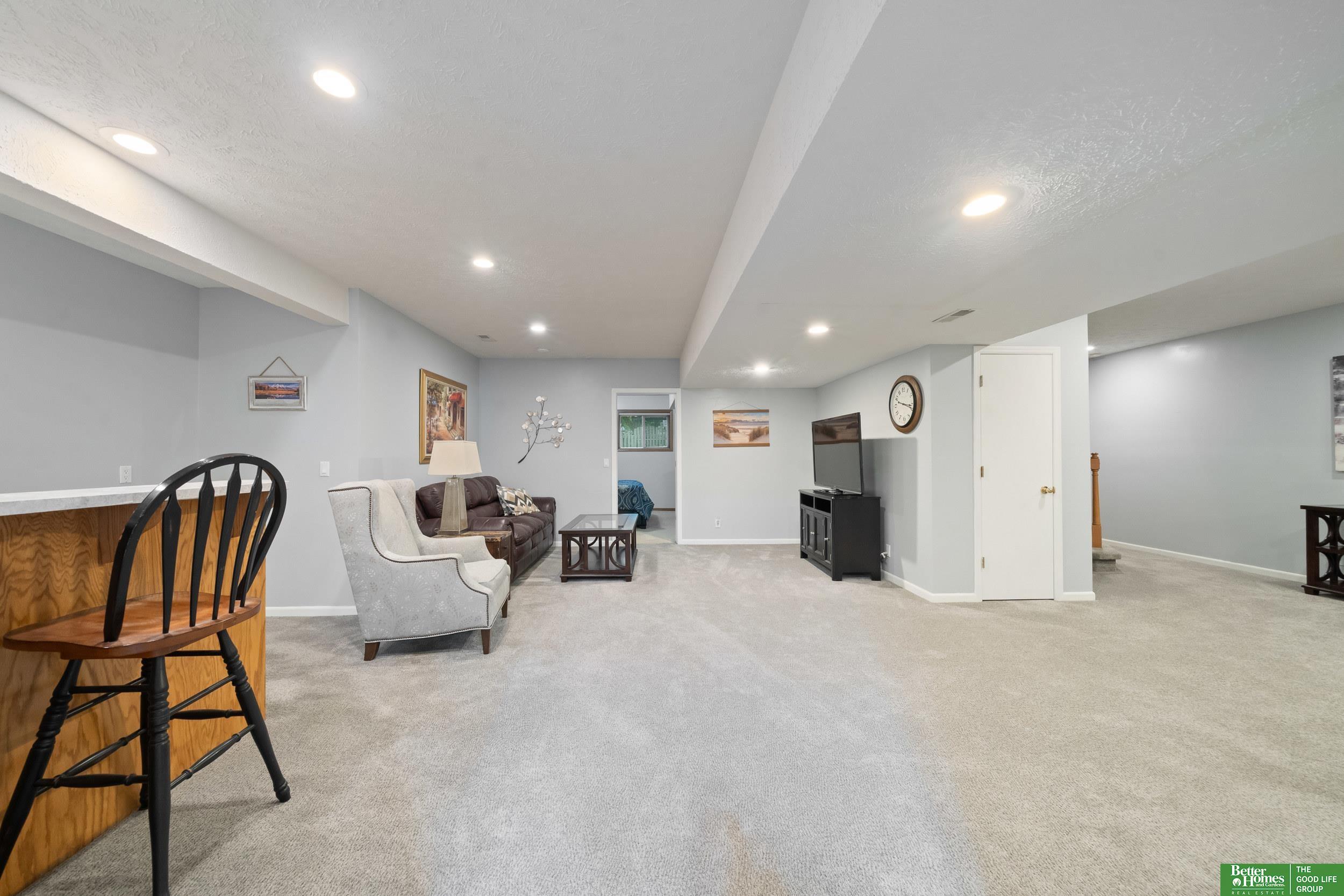 16827 O Circle