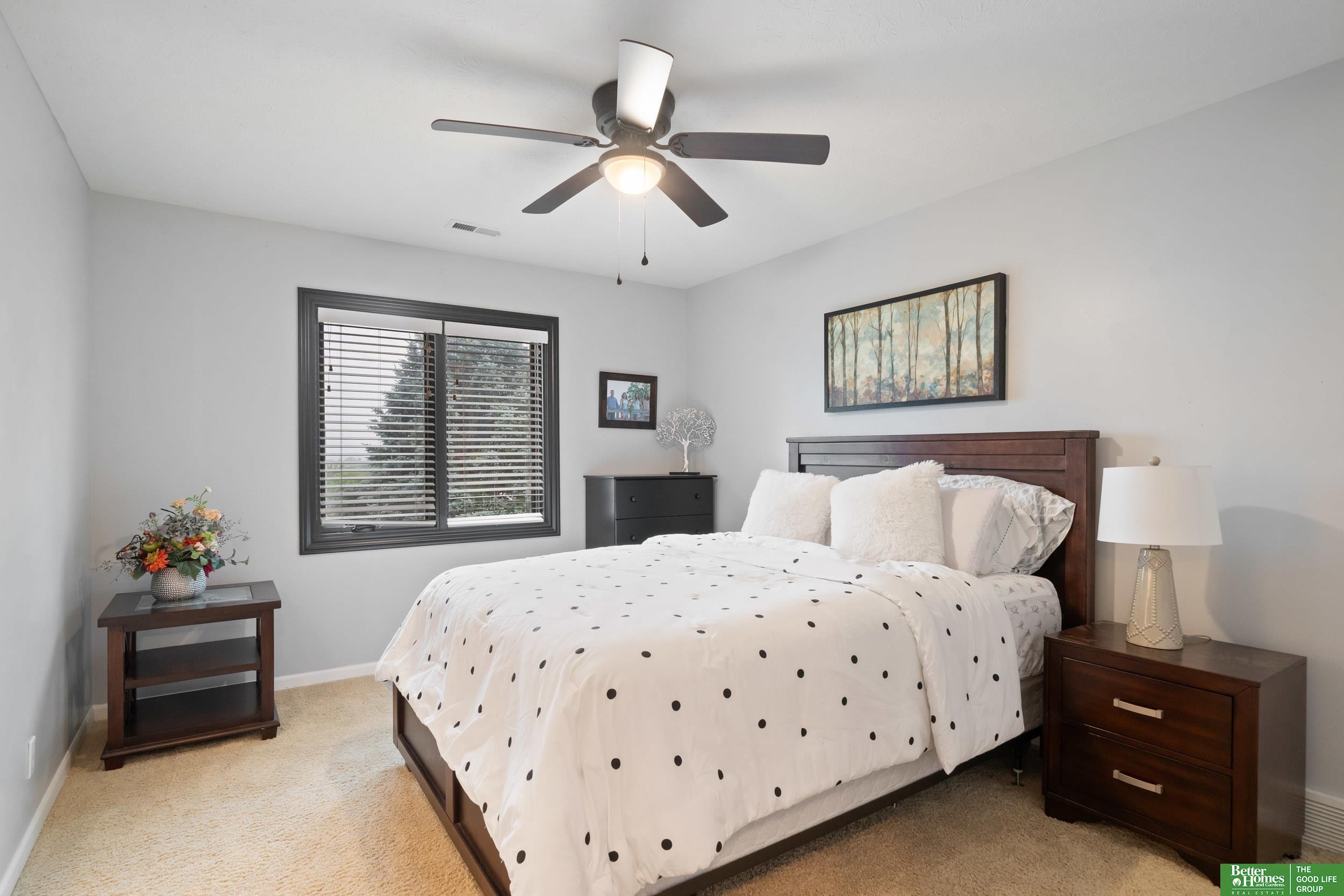 16827 O Circle
