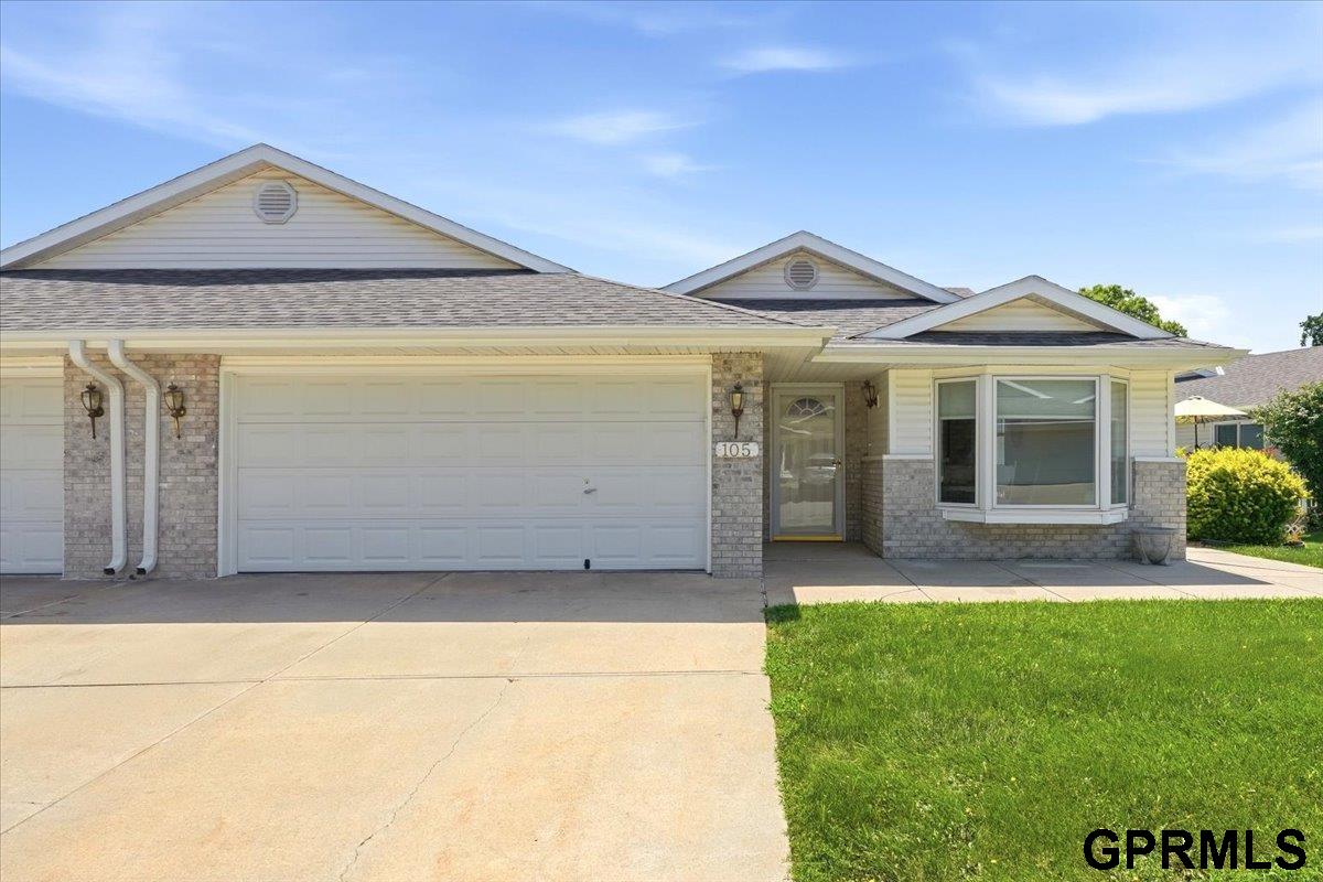 105 E Deer Lane