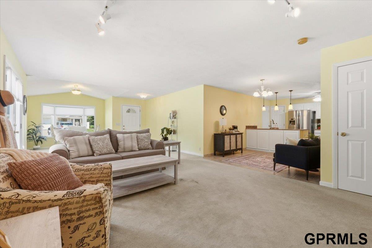 105 E Deer Lane