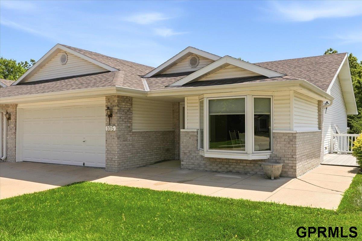 105 E Deer Lane