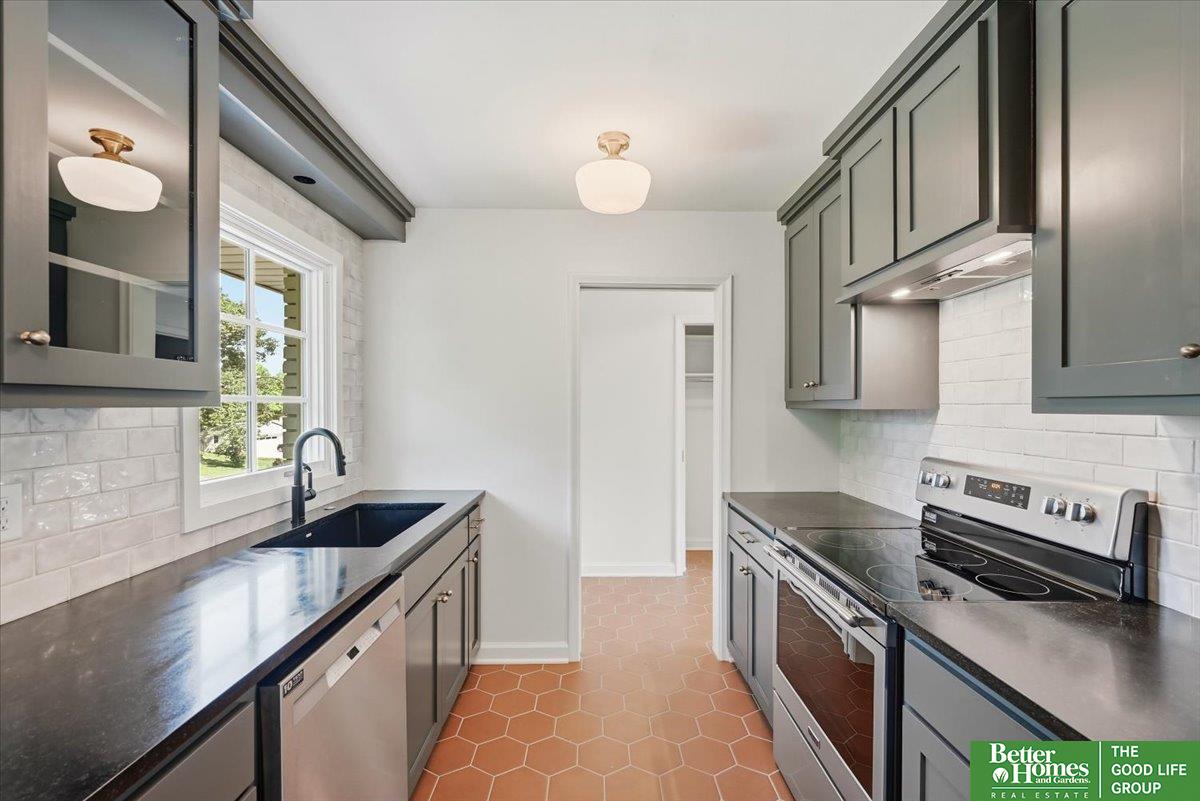 2615 S 99th Avenue