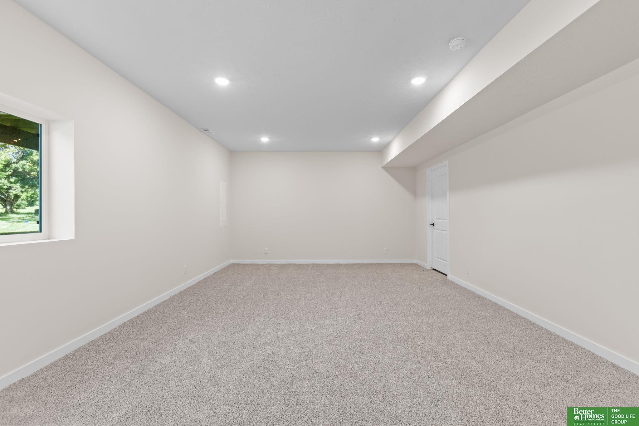 7118 N 79th Court