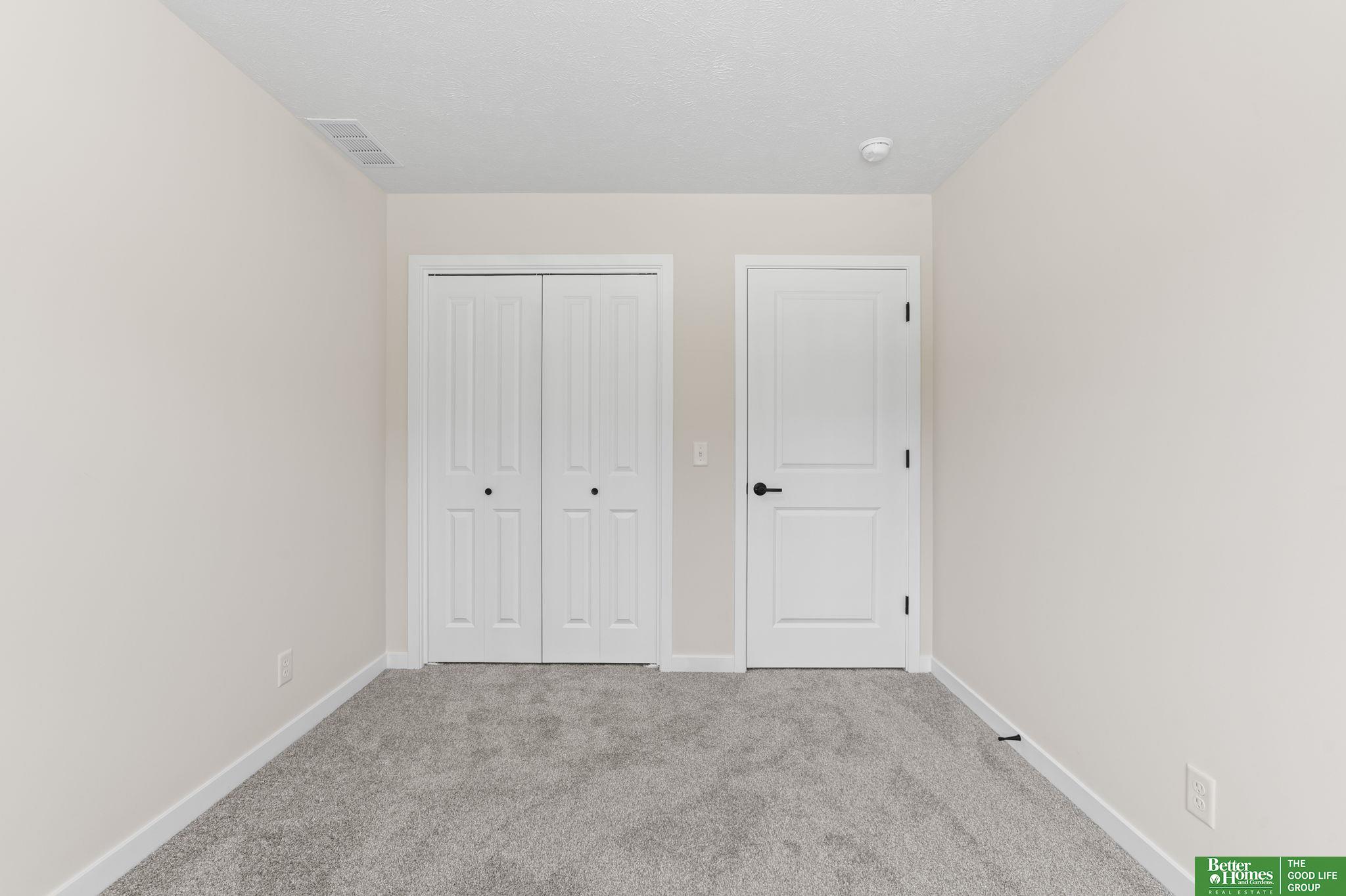 7122 N 79th Court