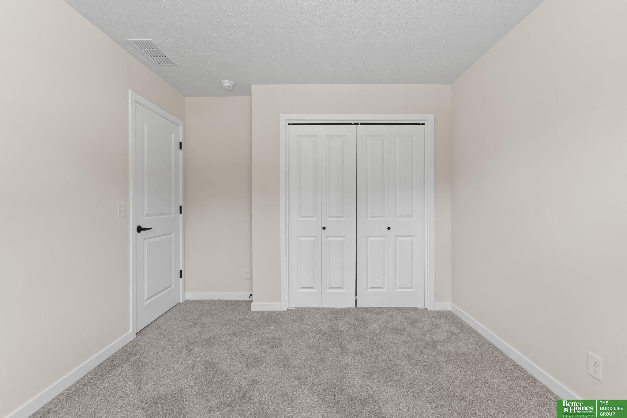 7122 N 79th Court