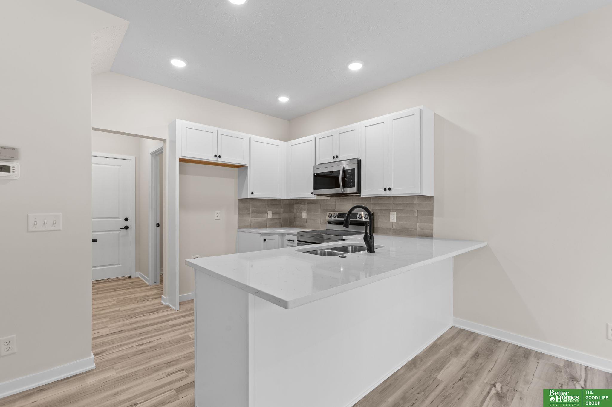 7122 N 79th Court