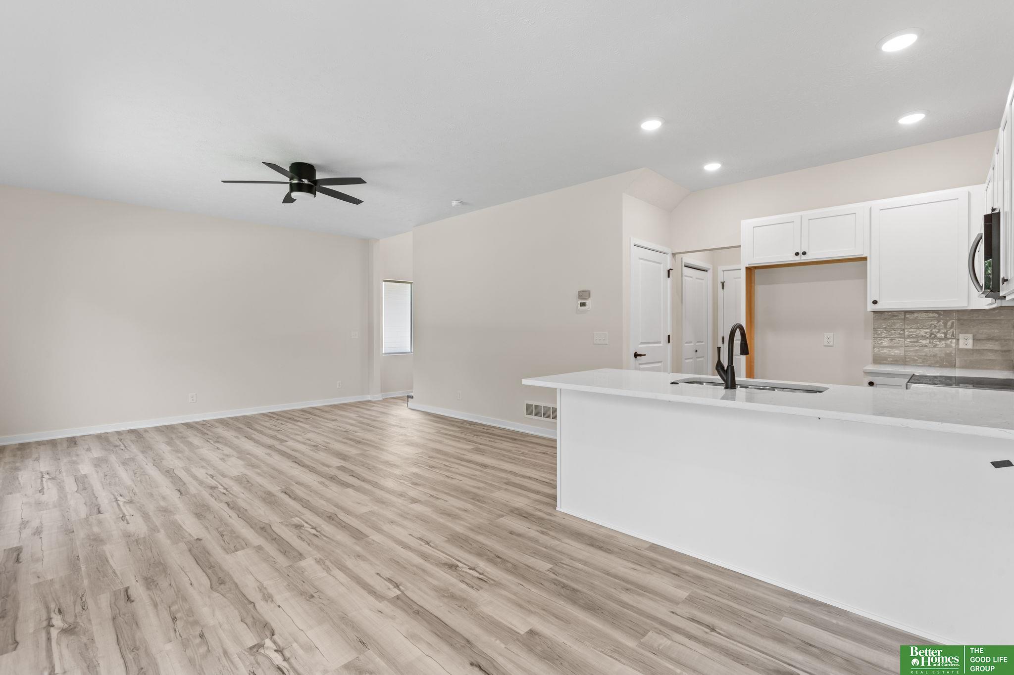7122 N 79th Court