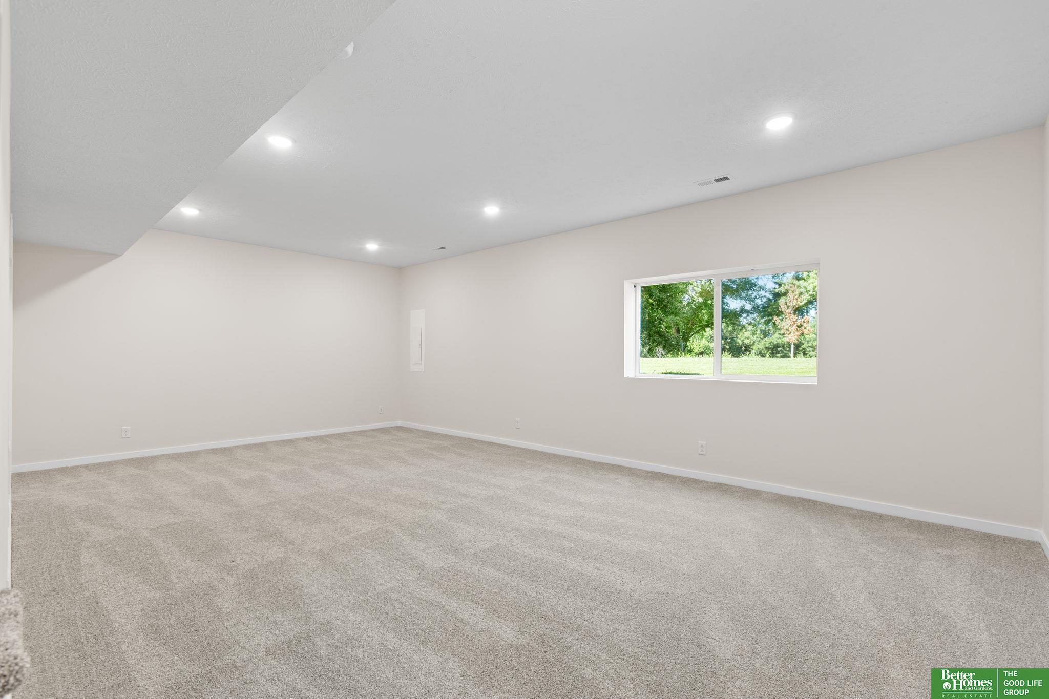7122 N 79th Court