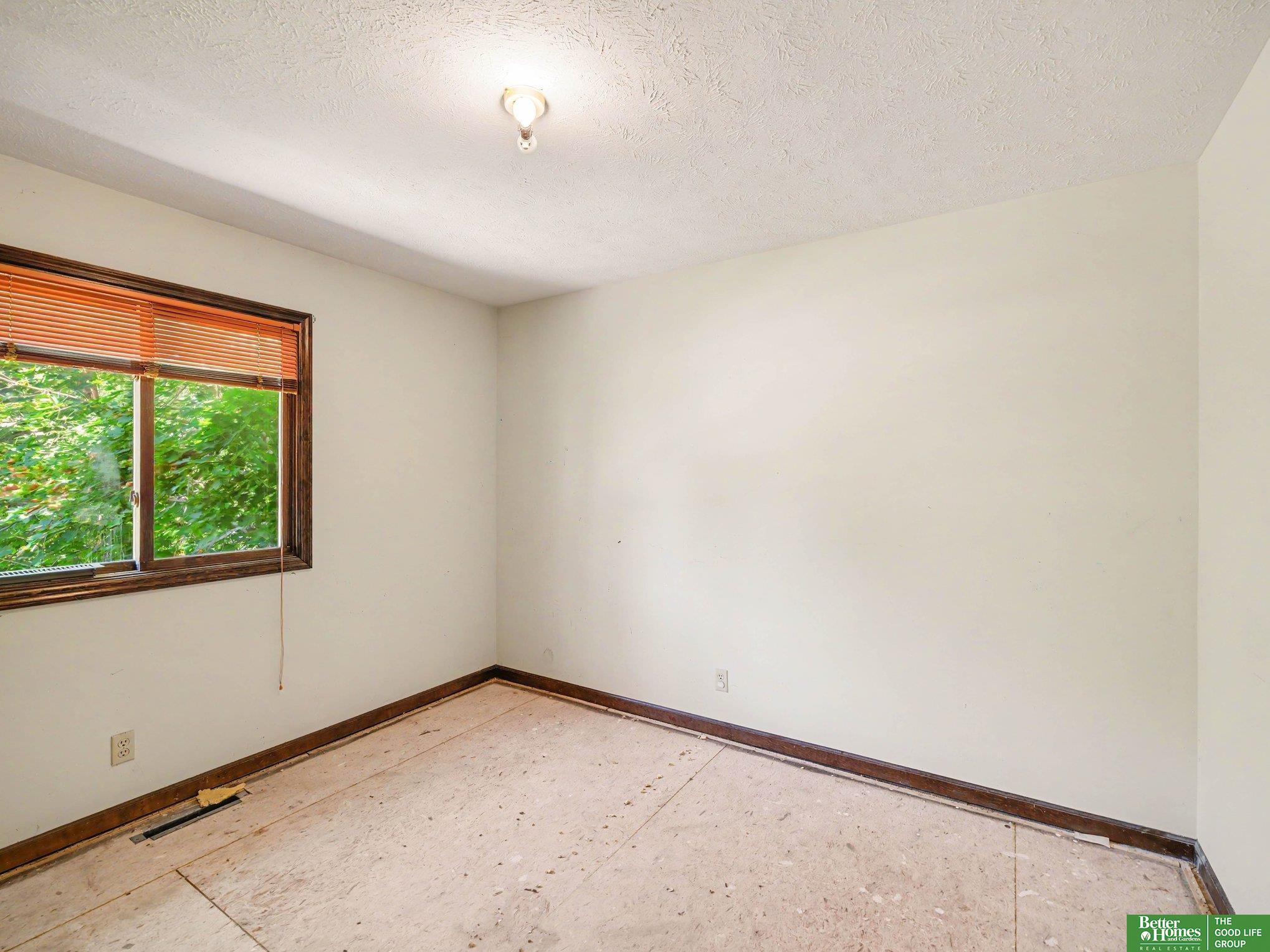 13609 Redwood Circle