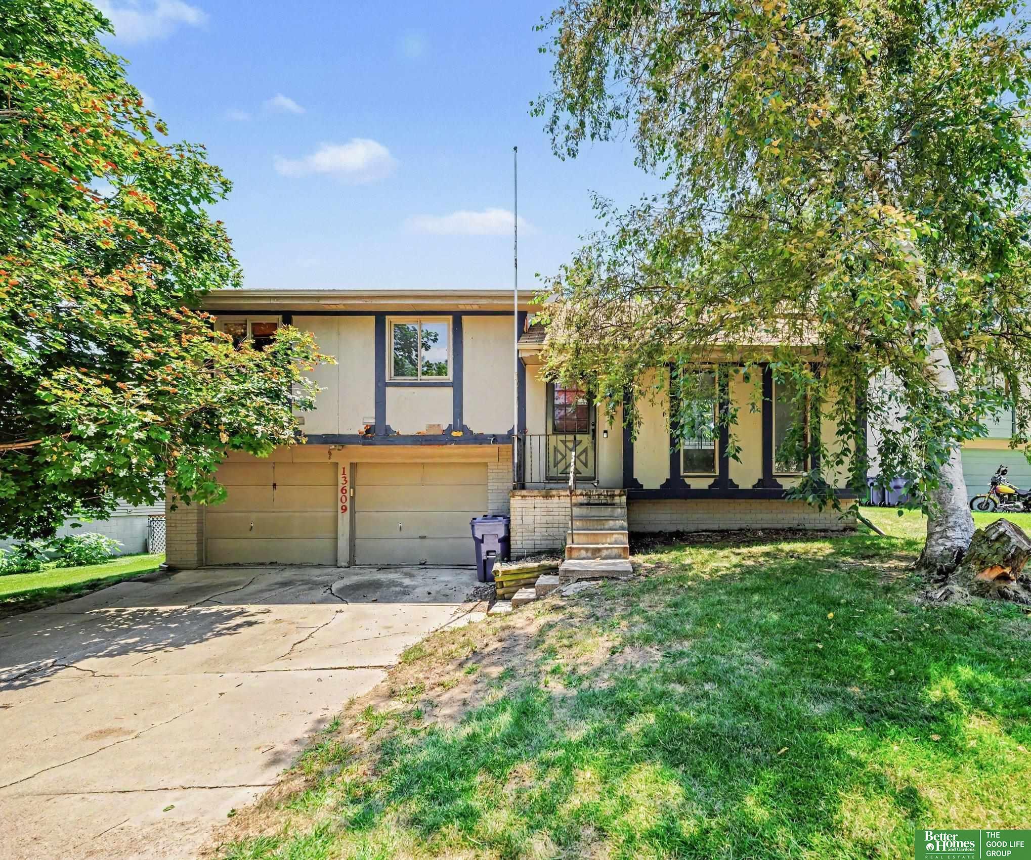 13609 Redwood Circle