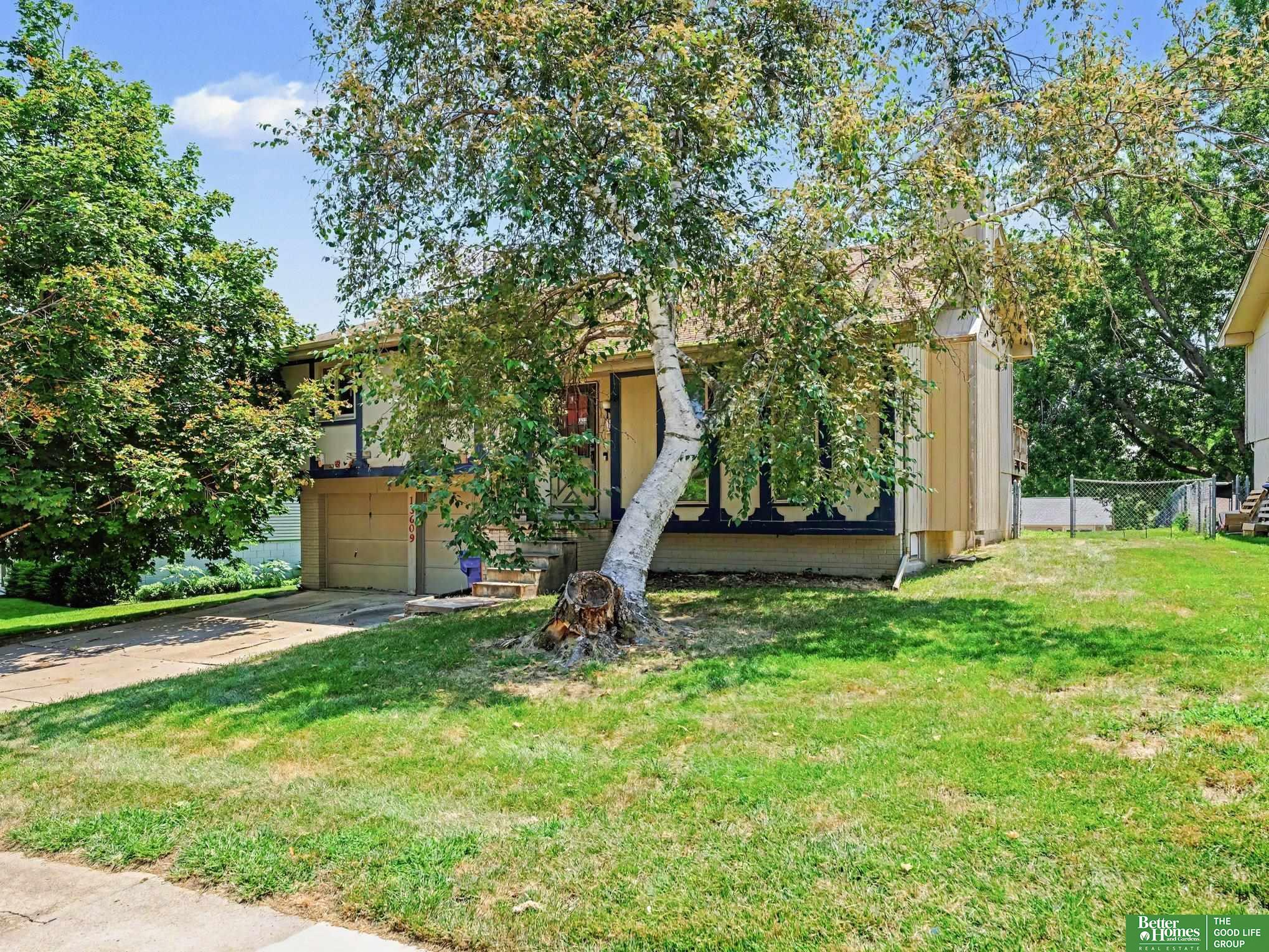 13609 Redwood Circle