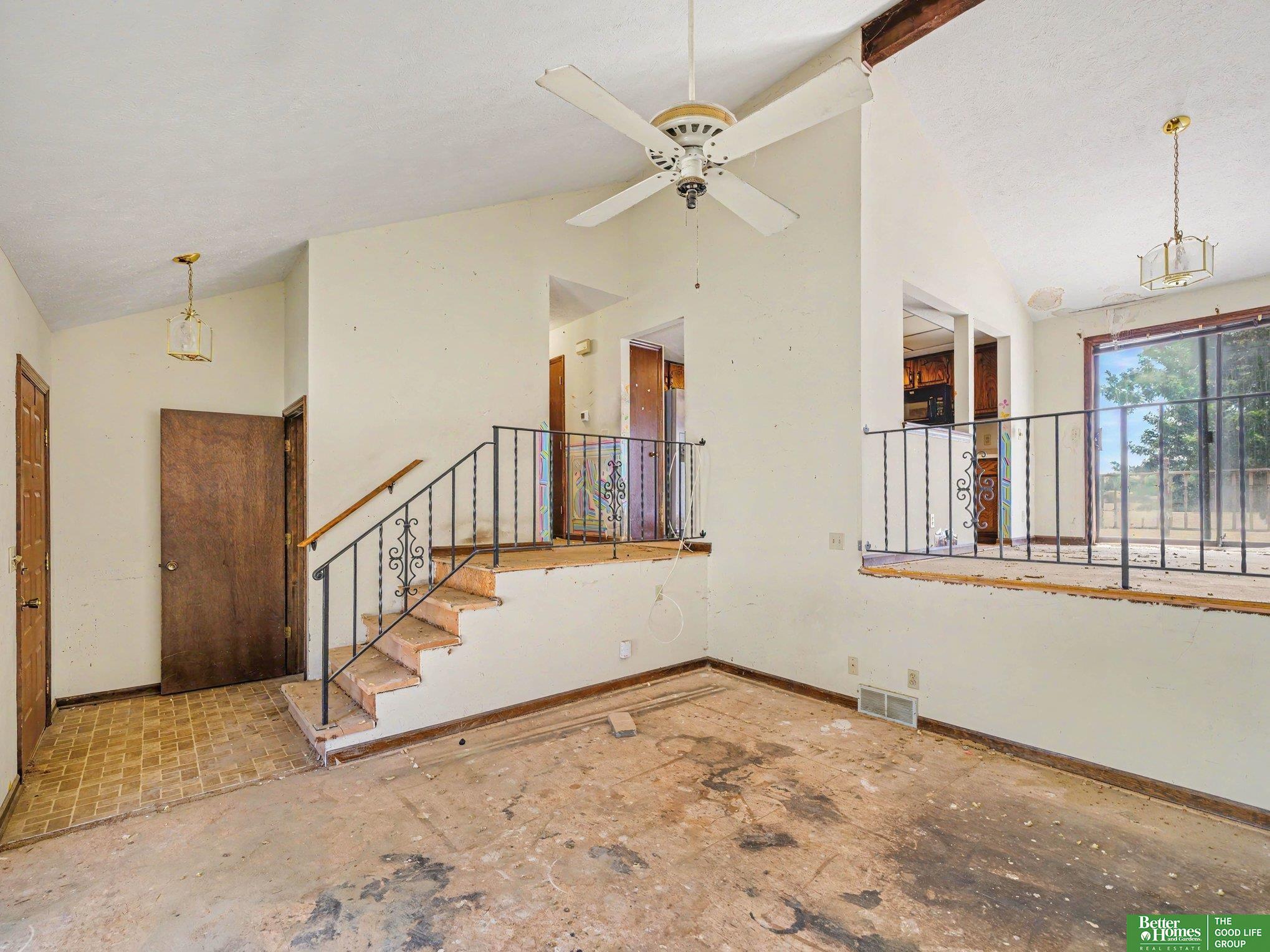 13609 Redwood Circle