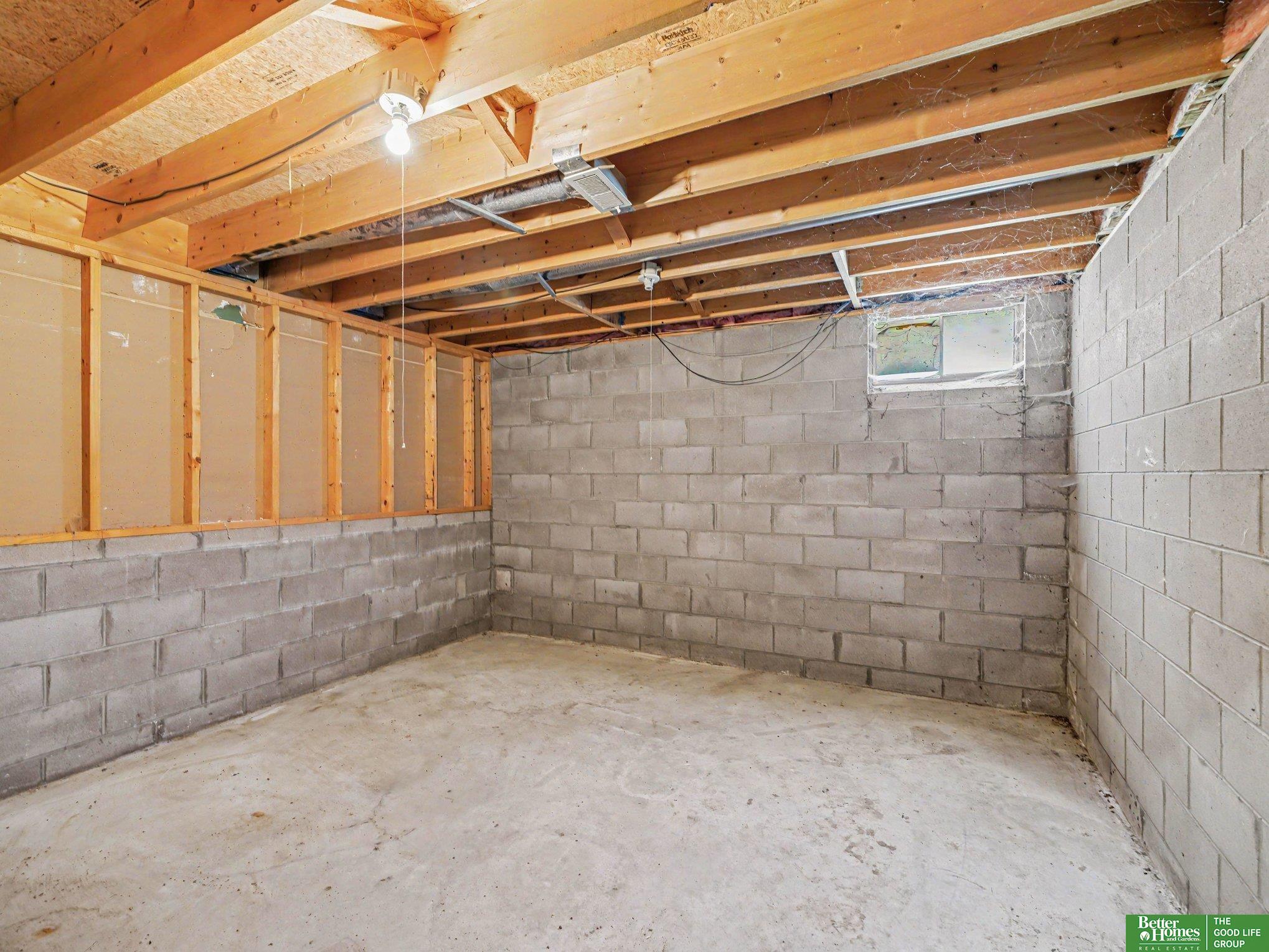13609 Redwood Circle