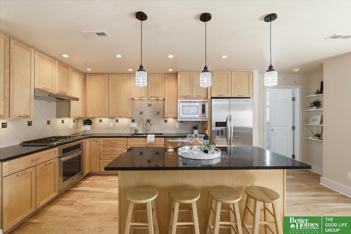 1403 Farnam Street # 512