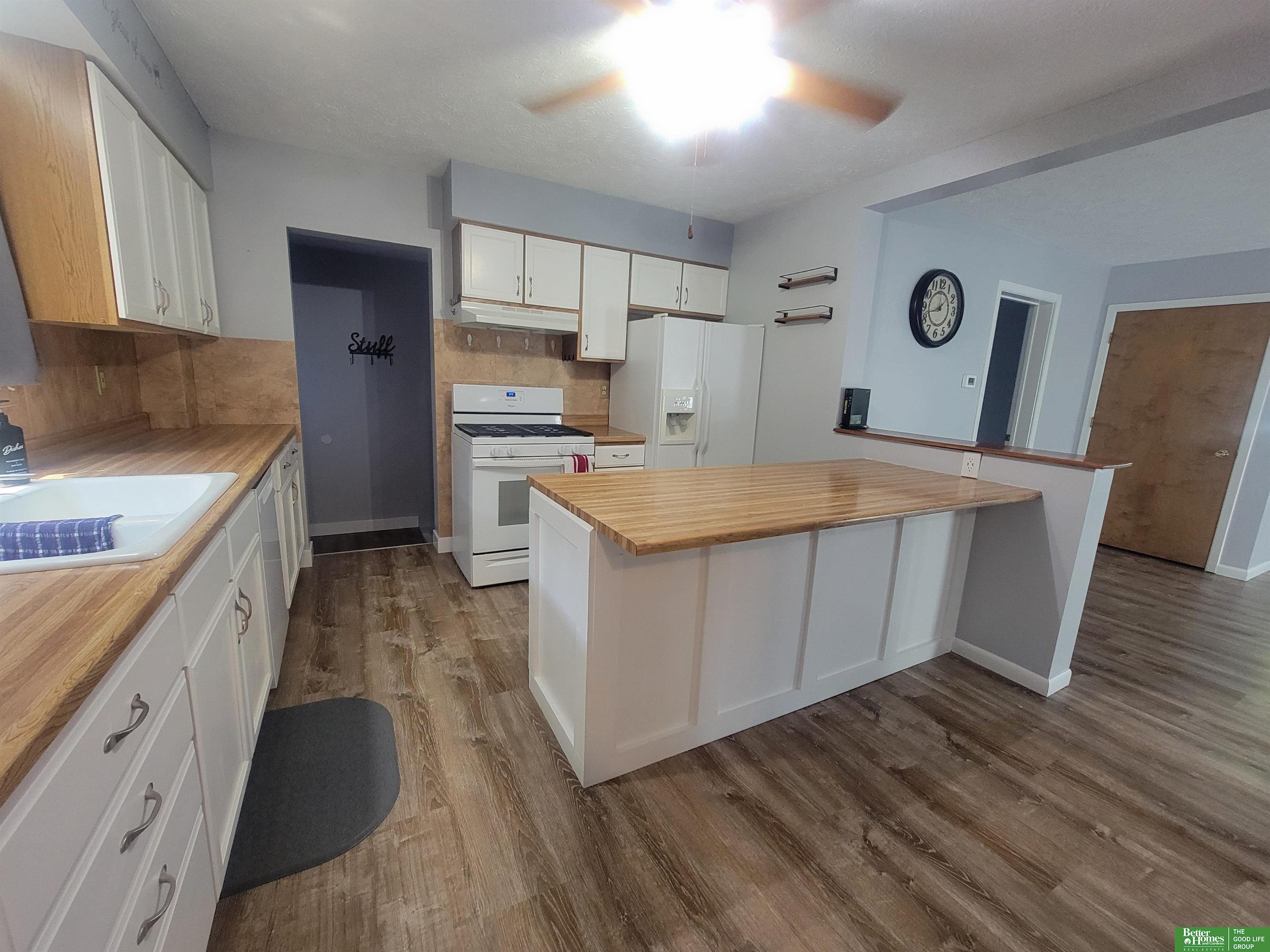 309 E P, McCool Junction