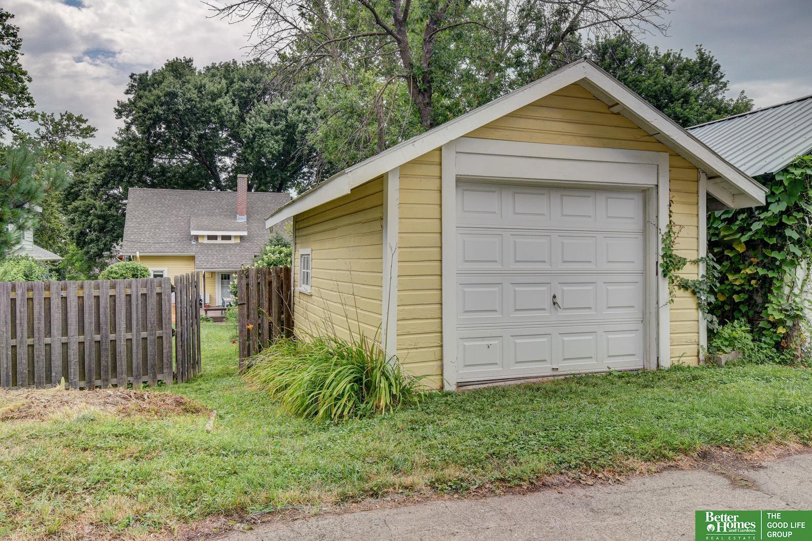 915 S 38th Avenue
