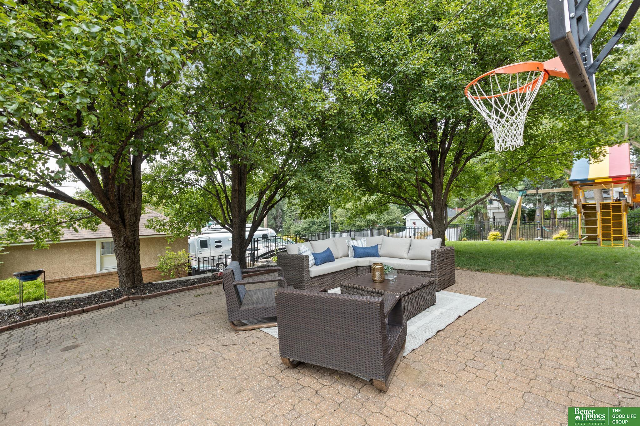 302 S 49th Avenue