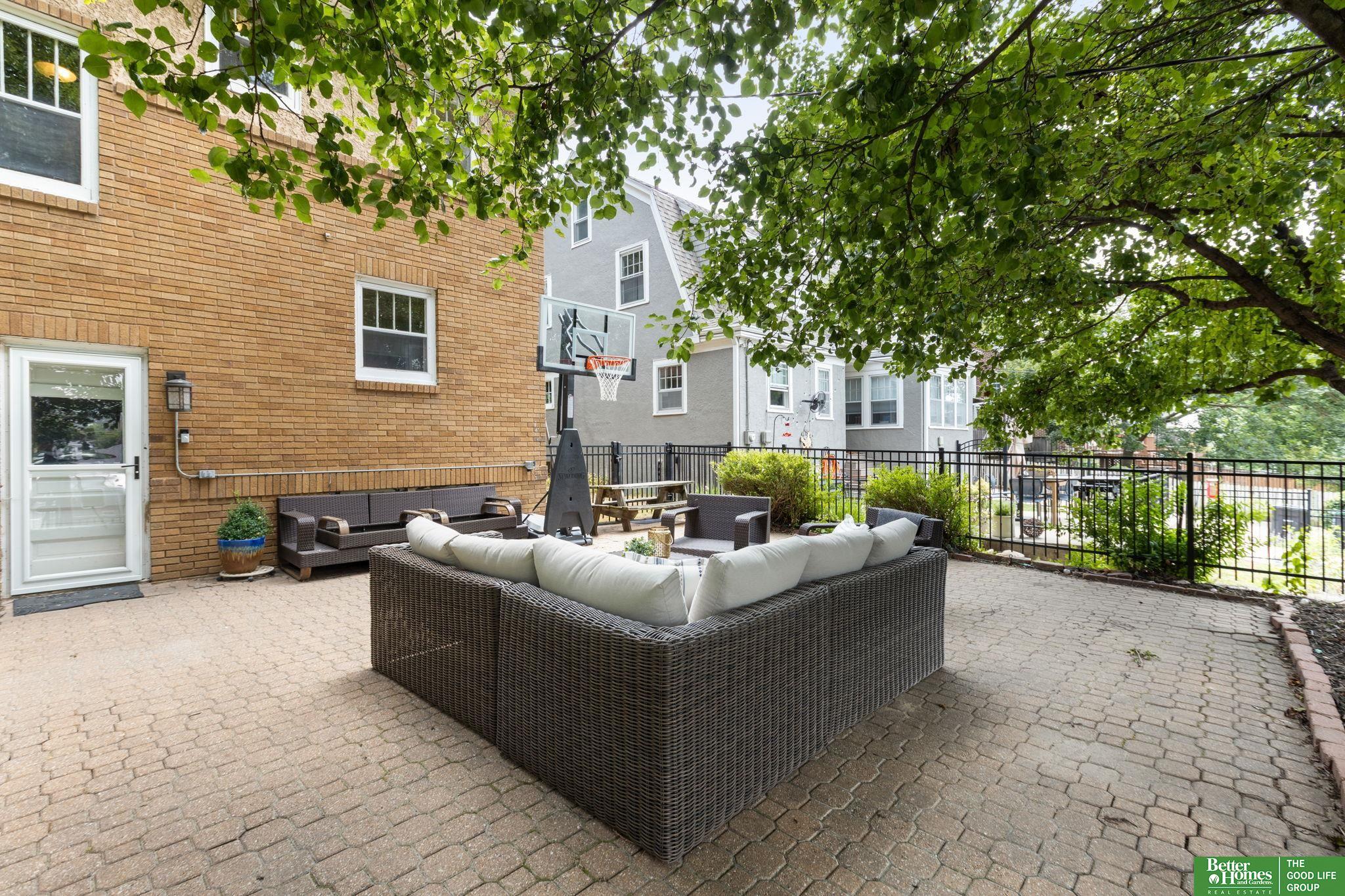 302 S 49th Avenue