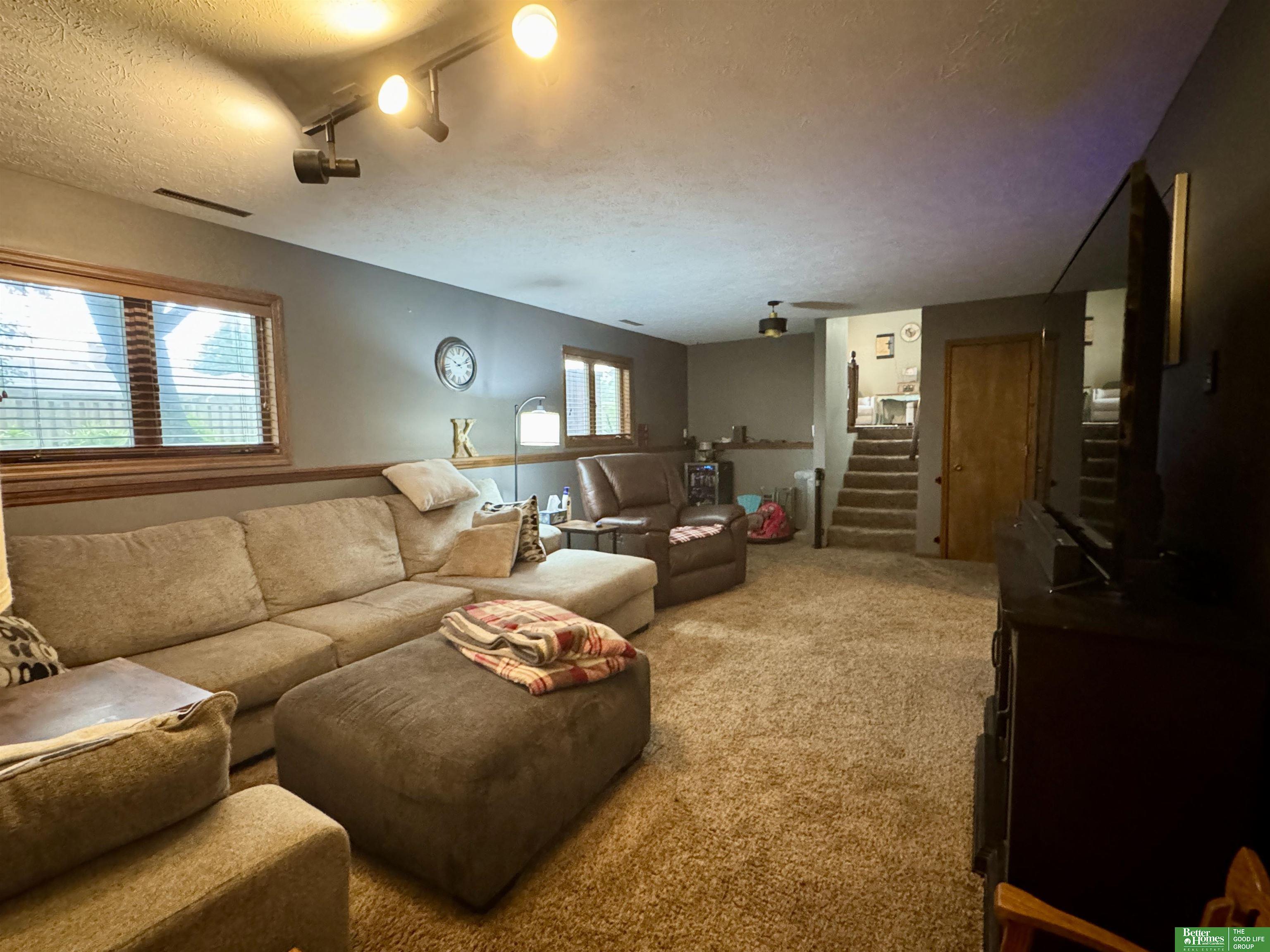 20 Eastridge Drive N