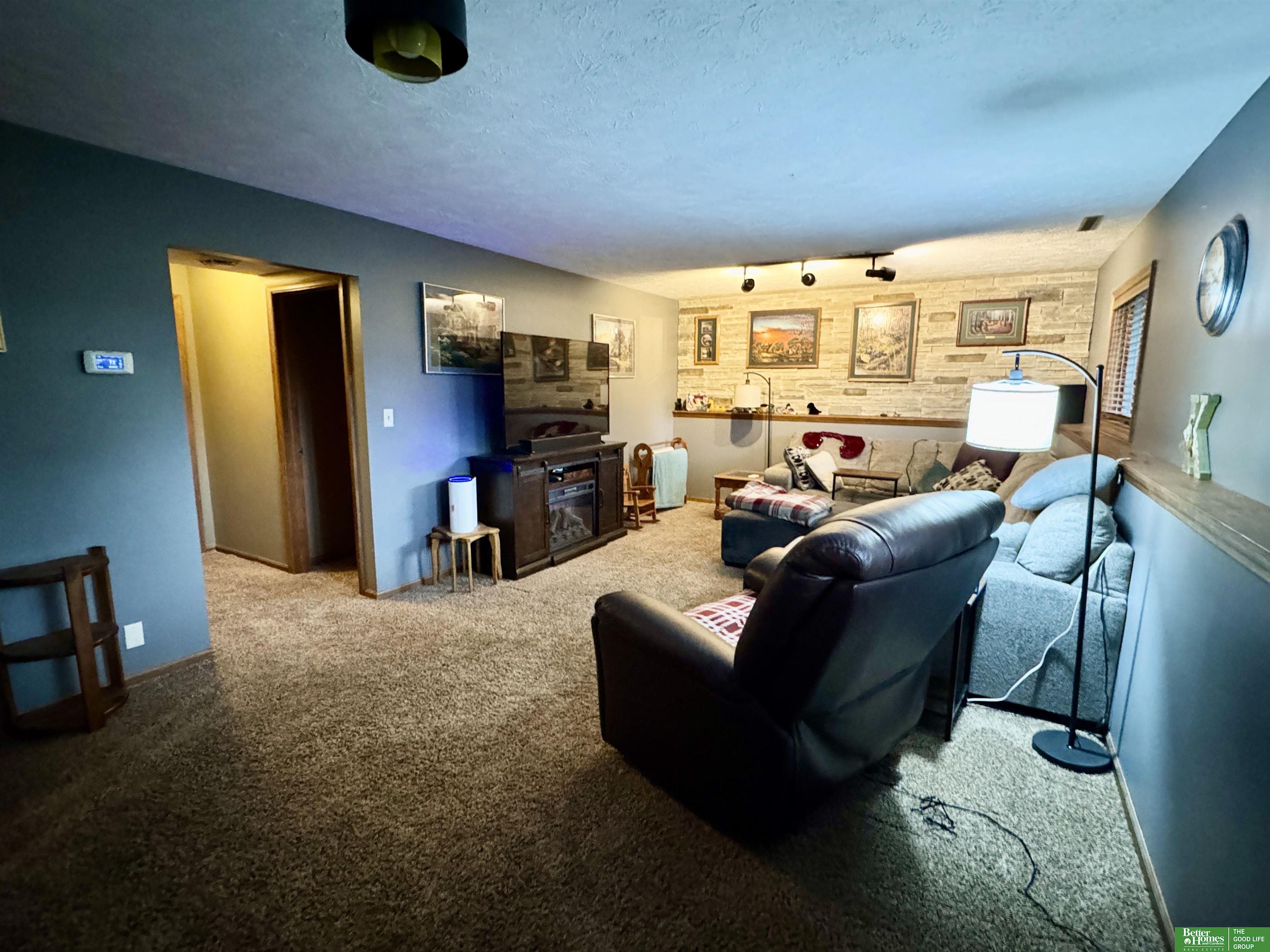 20 Eastridge Drive N
