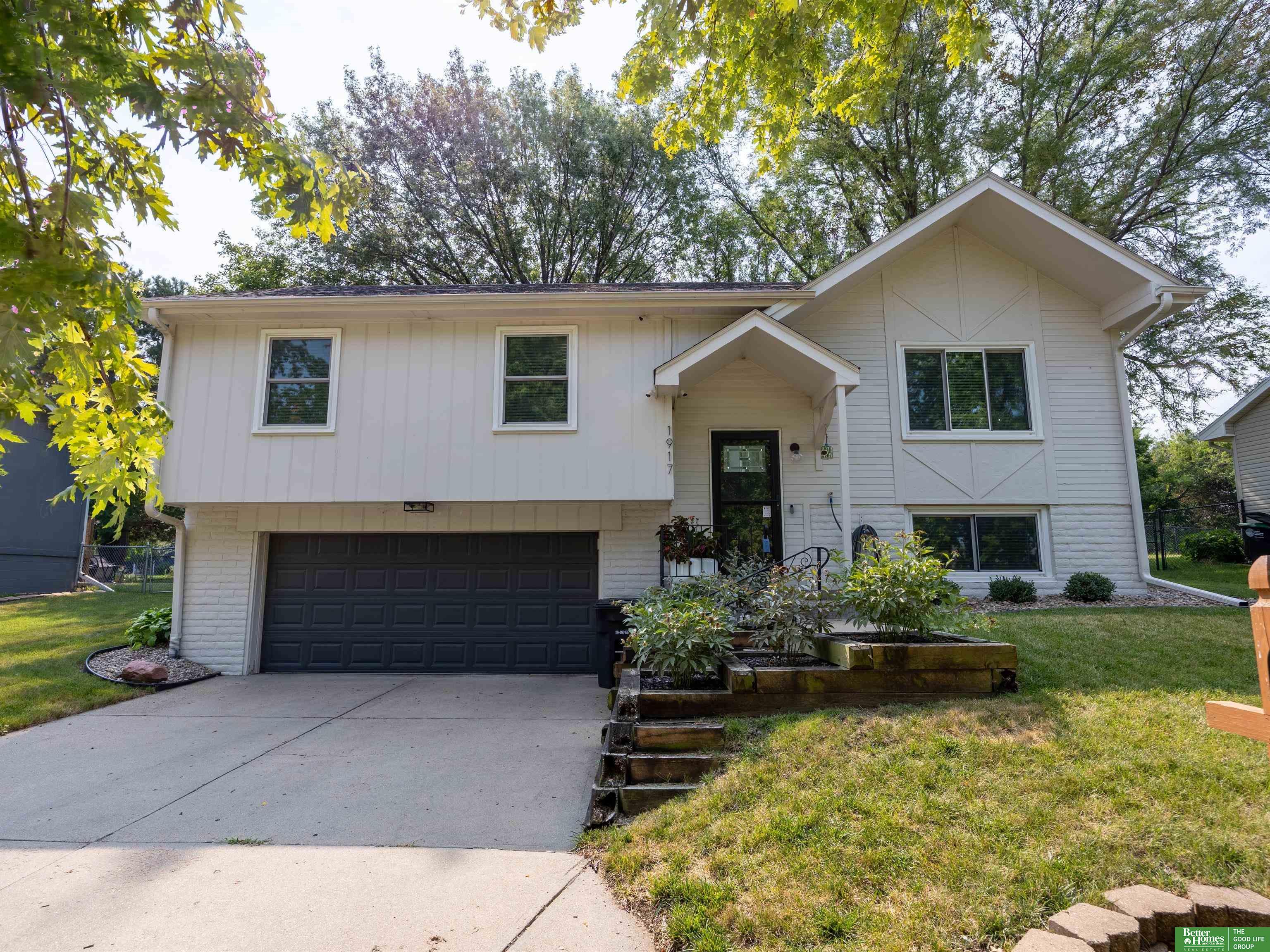 1917 N 152nd Plaza