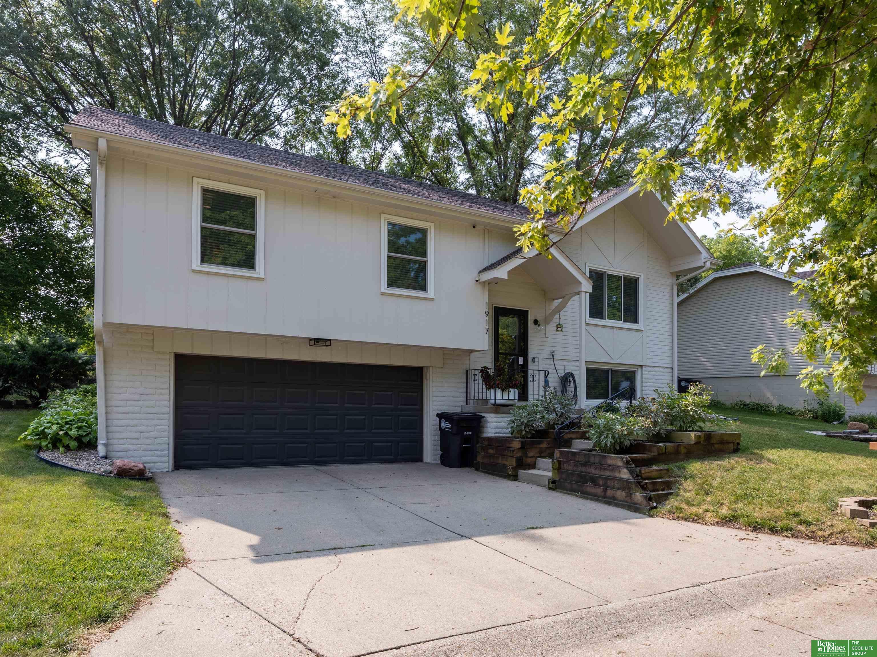 1917 N 152nd Plaza