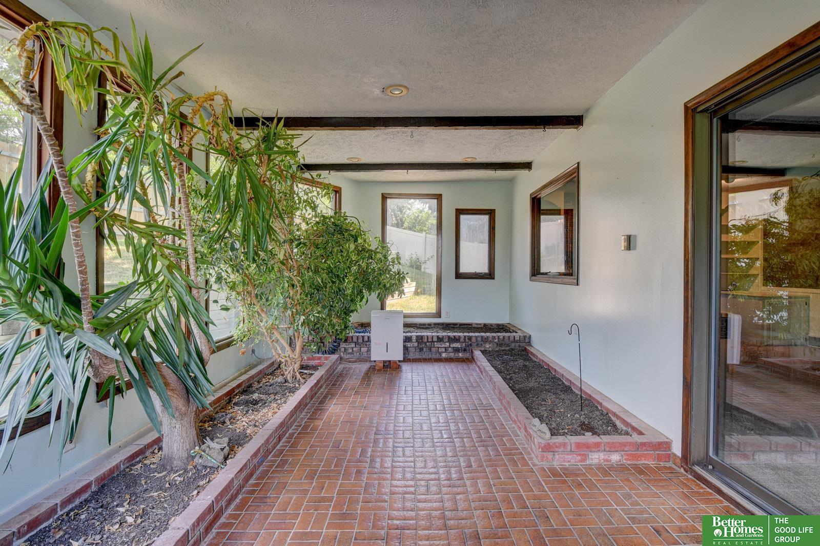 511 S 150th Circle